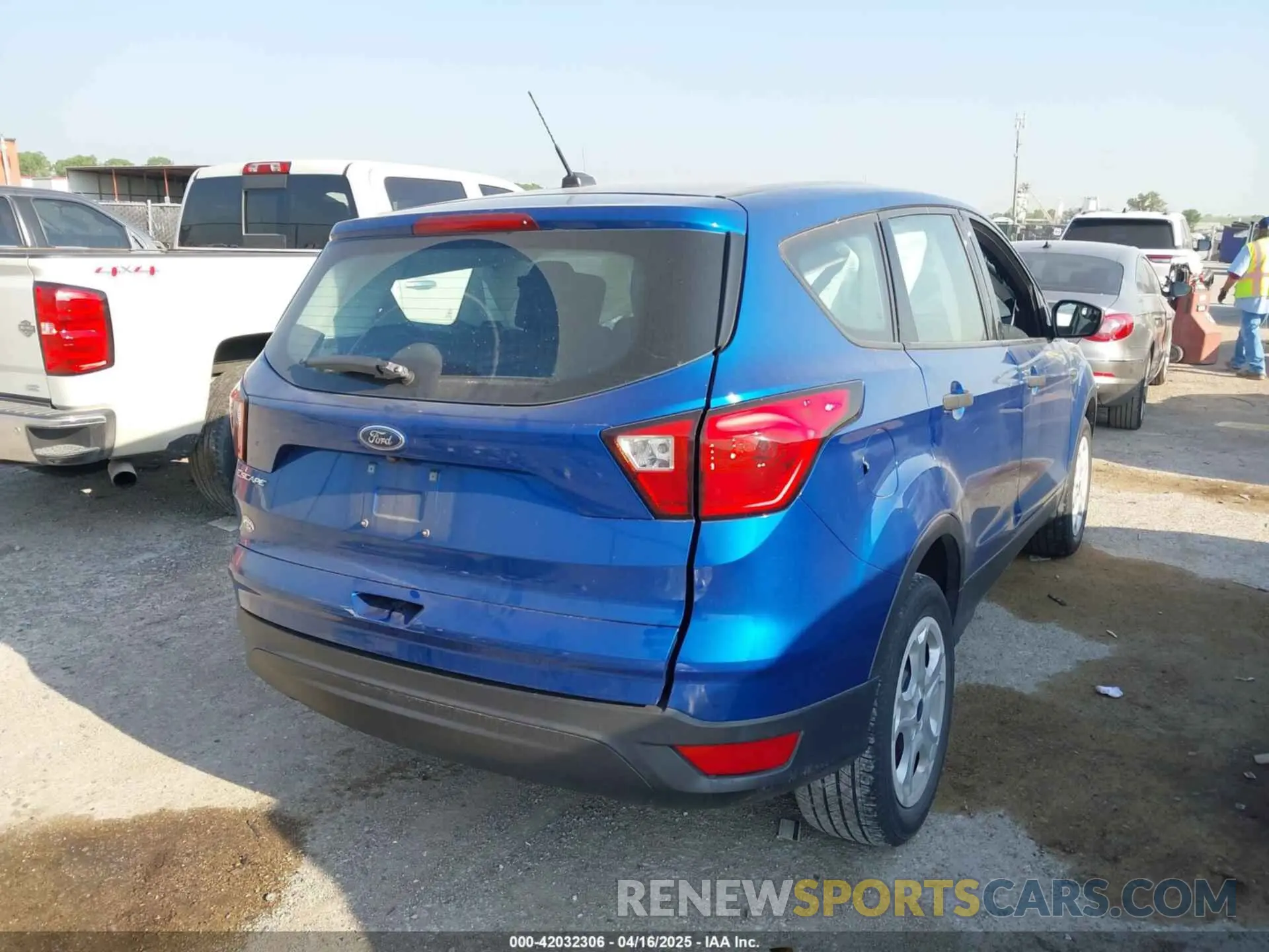 4 Фотография поврежденного автомобиля 1FMCU0F71KUB21083 FORD ESCAPE 2019
