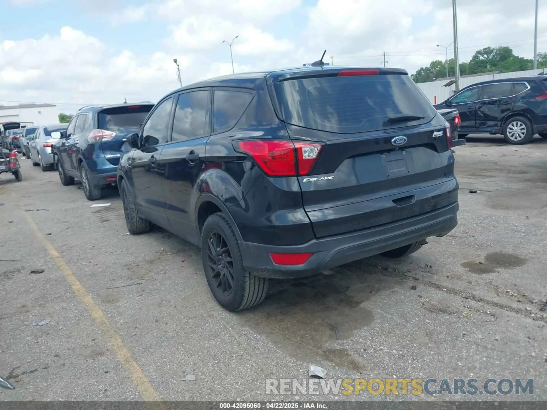 3 Photograph of a damaged car 1FMCU0F72KUA18481 FORD ESCAPE 2019
