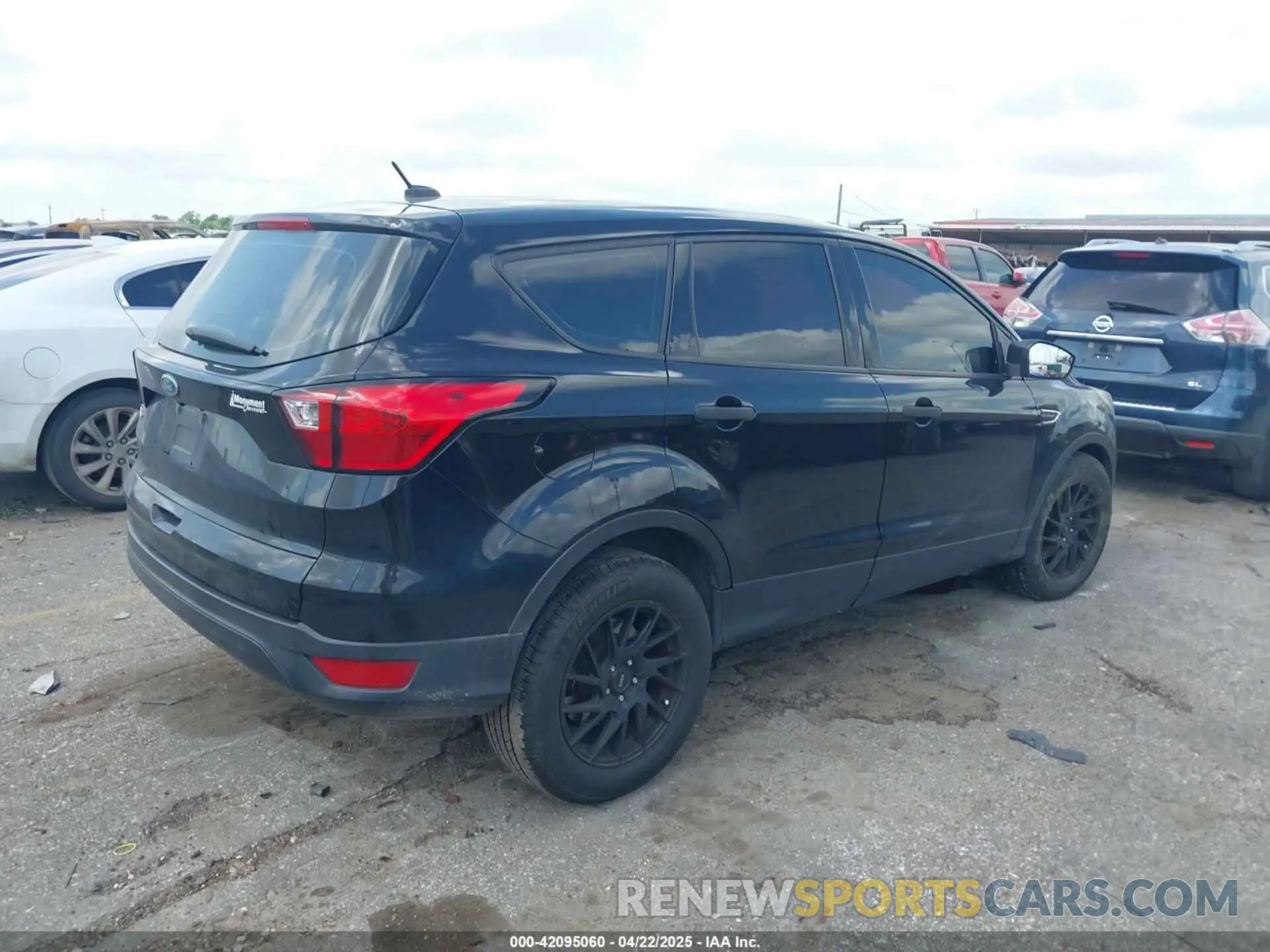 4 Photograph of a damaged car 1FMCU0F72KUA18481 FORD ESCAPE 2019