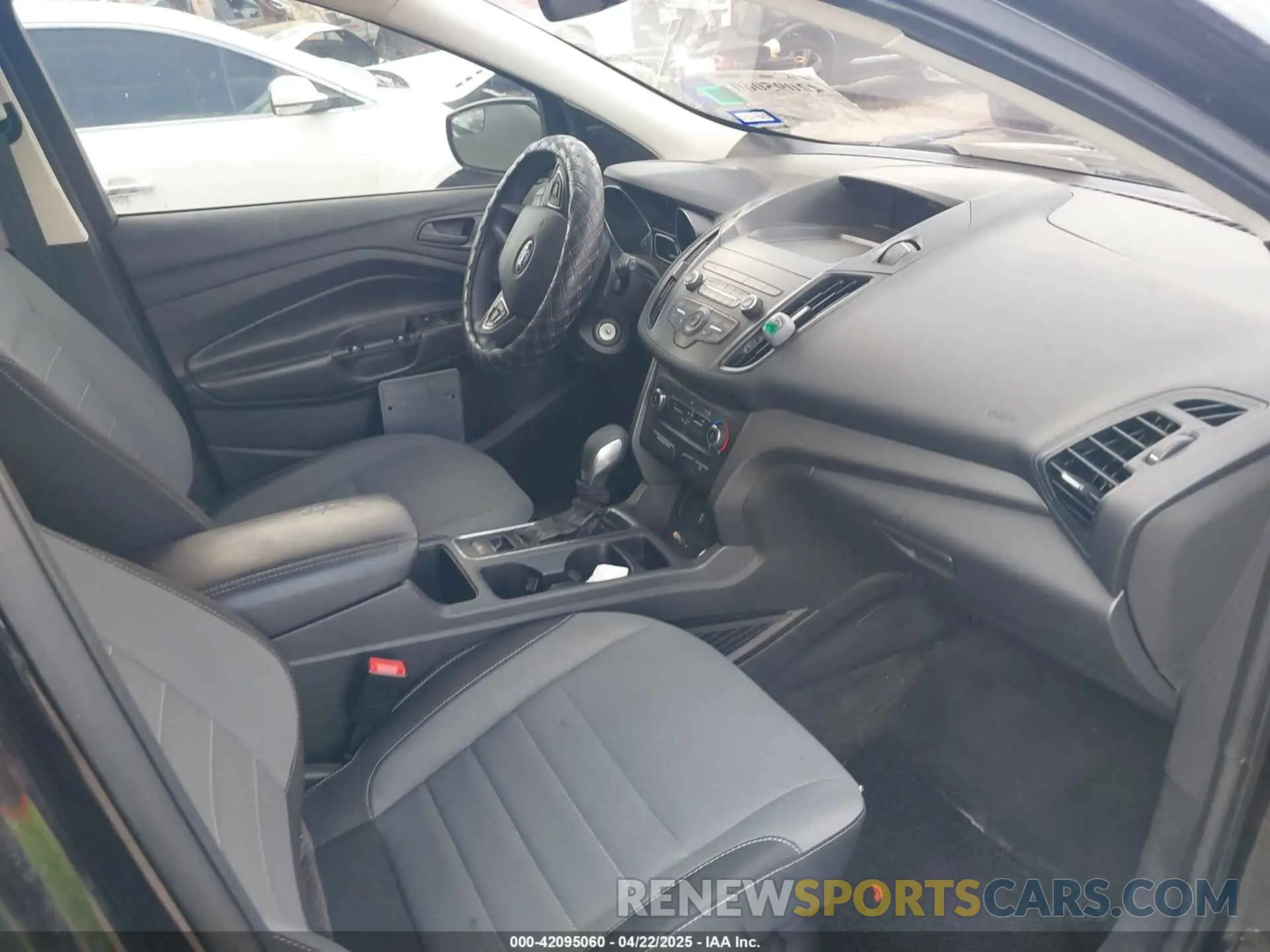 5 Photograph of a damaged car 1FMCU0F72KUA18481 FORD ESCAPE 2019