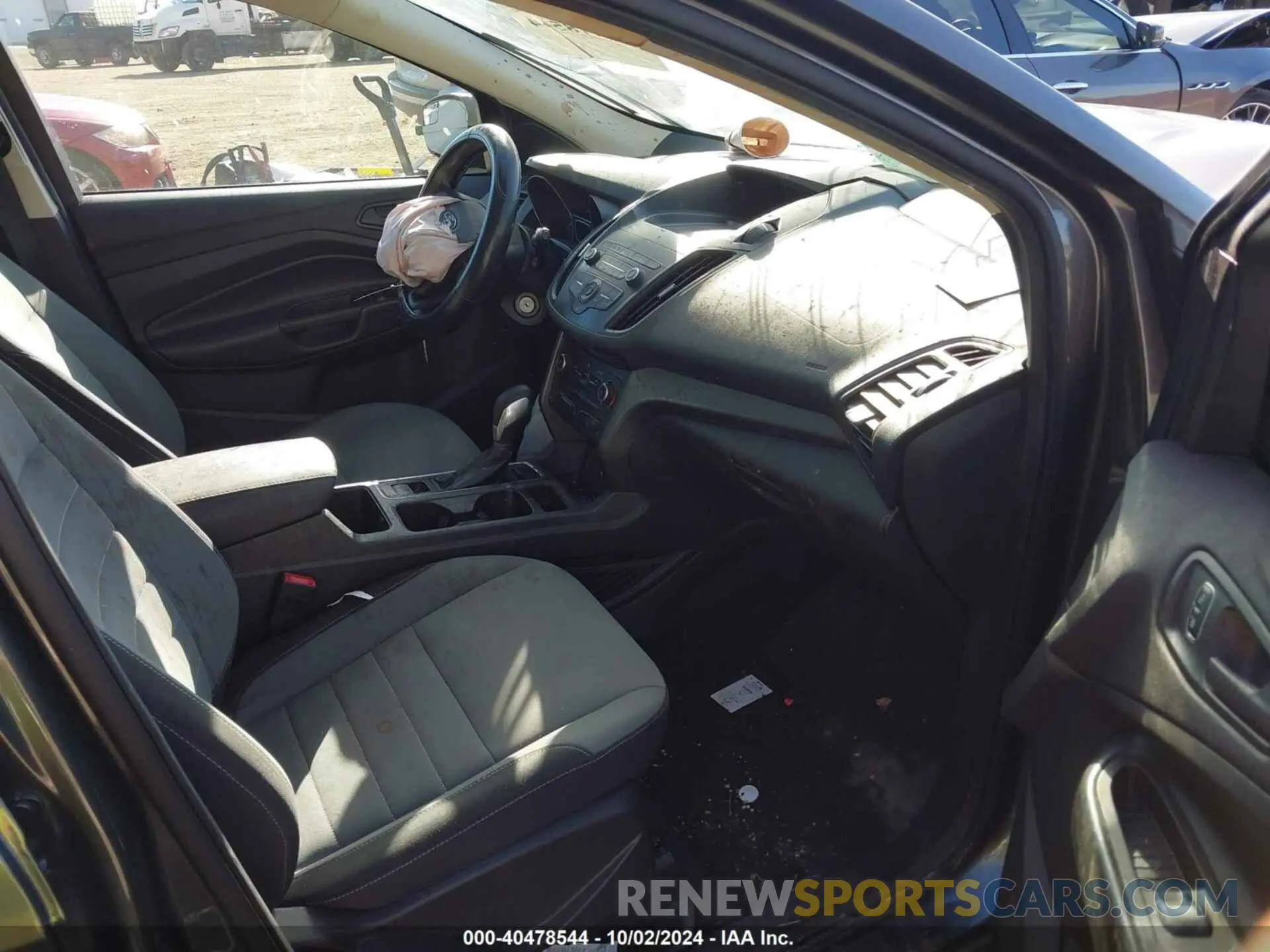 5 Photograph of a damaged car 1FMCU0F72KUA51996 FORD ESCAPE 2019