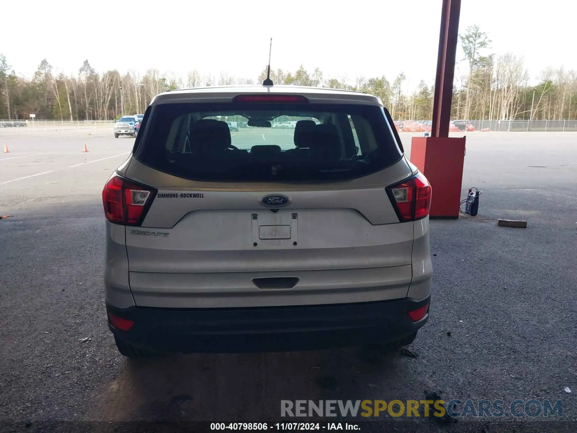 16 Photograph of a damaged car 1FMCU0F72KUB05801 FORD ESCAPE 2019