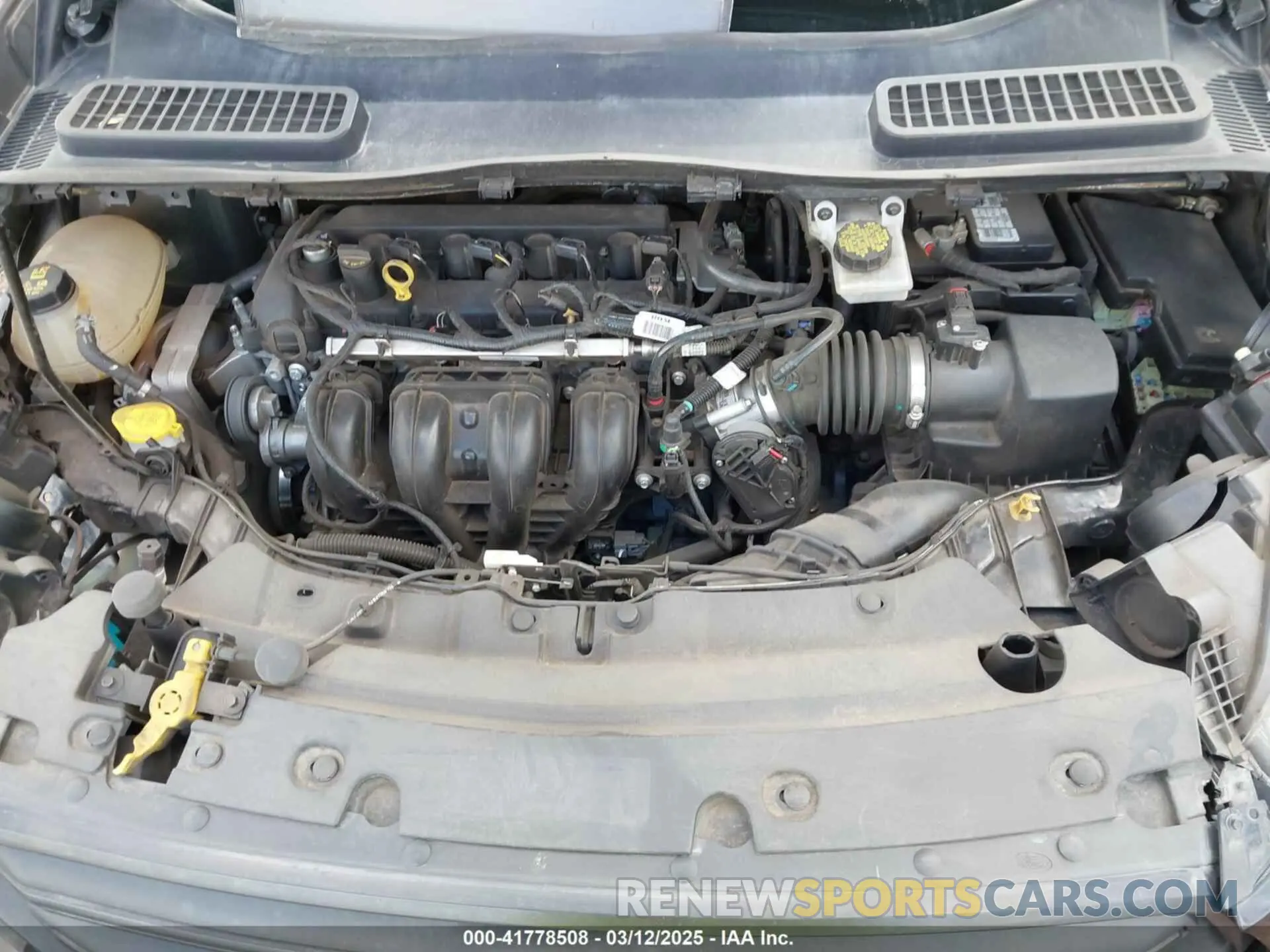 10 Photograph of a damaged car 1FMCU0F72KUC27784 FORD ESCAPE 2019