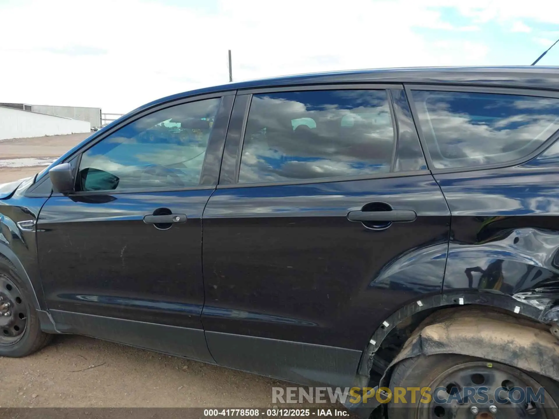 15 Photograph of a damaged car 1FMCU0F72KUC27784 FORD ESCAPE 2019