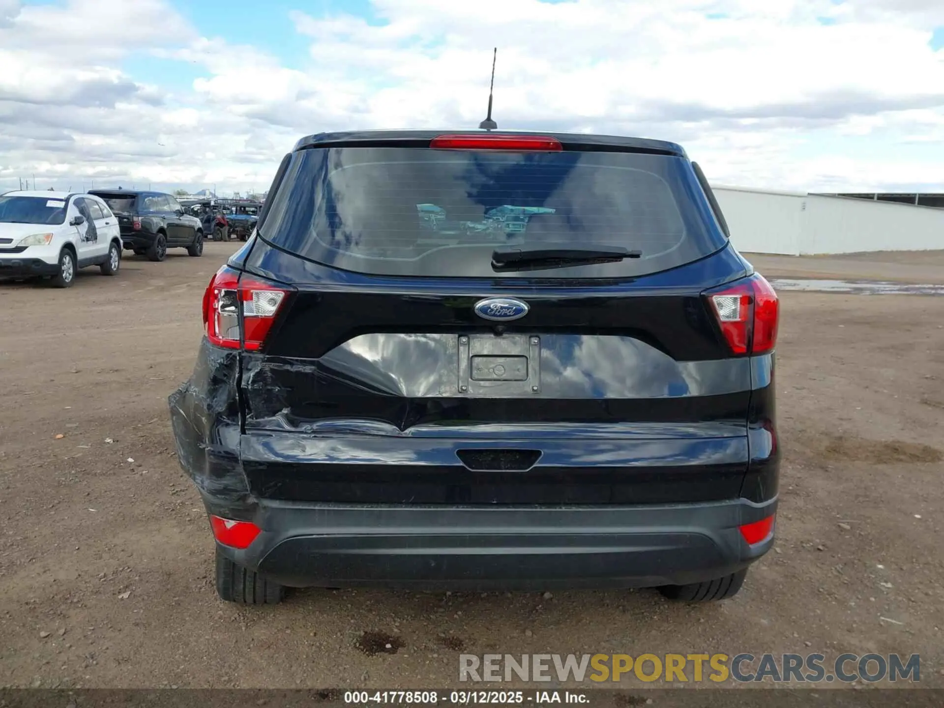 17 Photograph of a damaged car 1FMCU0F72KUC27784 FORD ESCAPE 2019