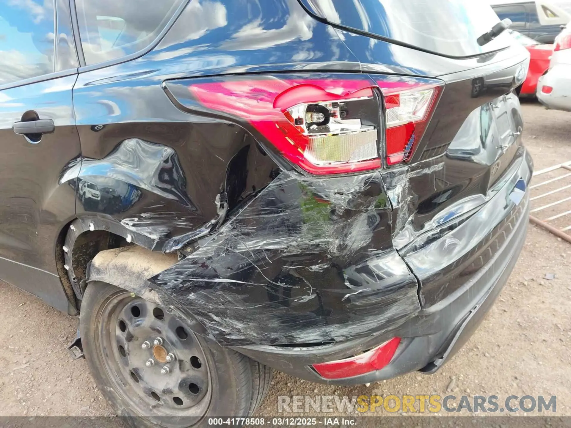 18 Photograph of a damaged car 1FMCU0F72KUC27784 FORD ESCAPE 2019