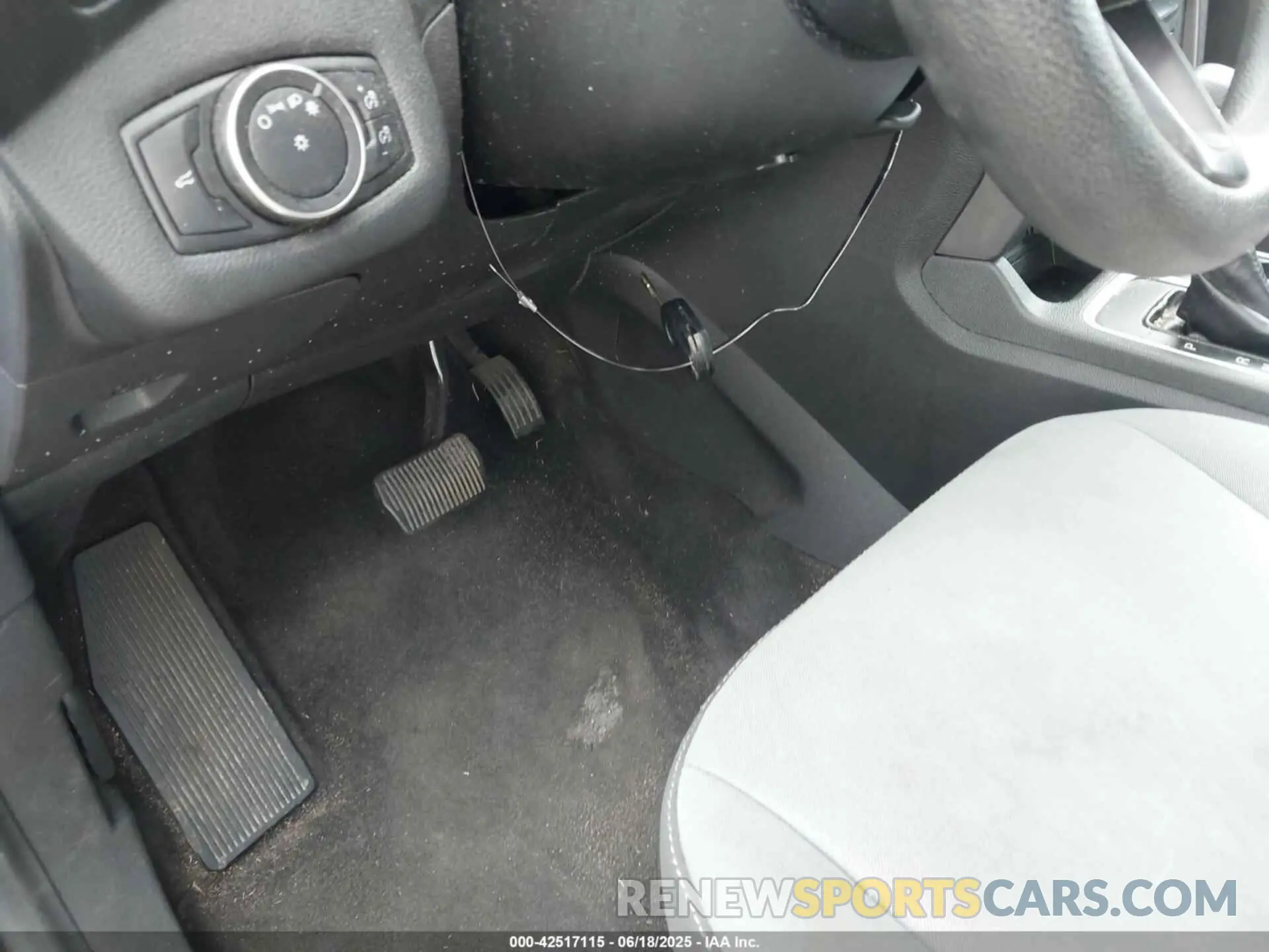 11 Photograph of a damaged car 1FMCU0F73KUA30333 FORD ESCAPE 2019