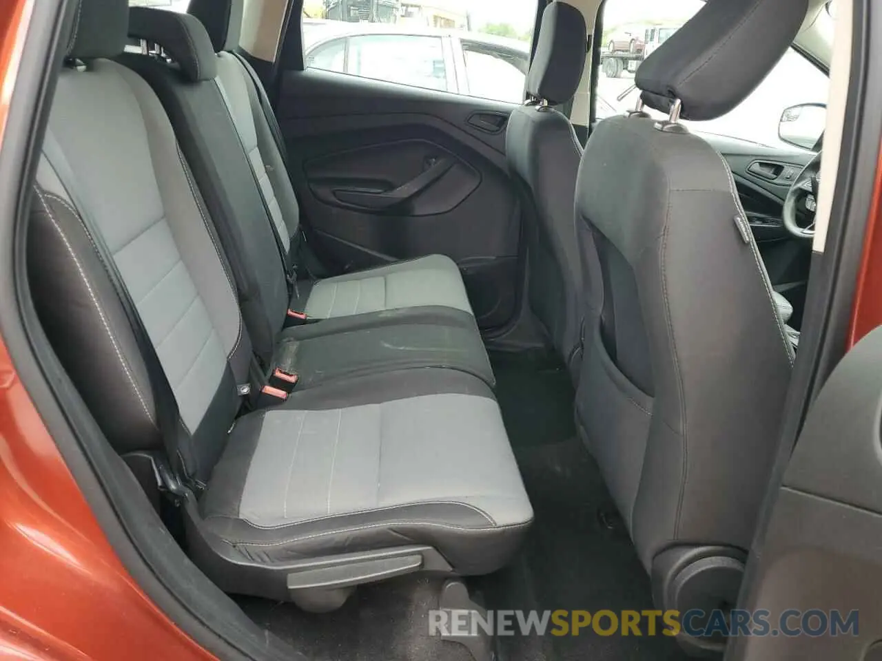 10 Photograph of a damaged car 1FMCU0F73KUA79497 FORD ESCAPE 2019