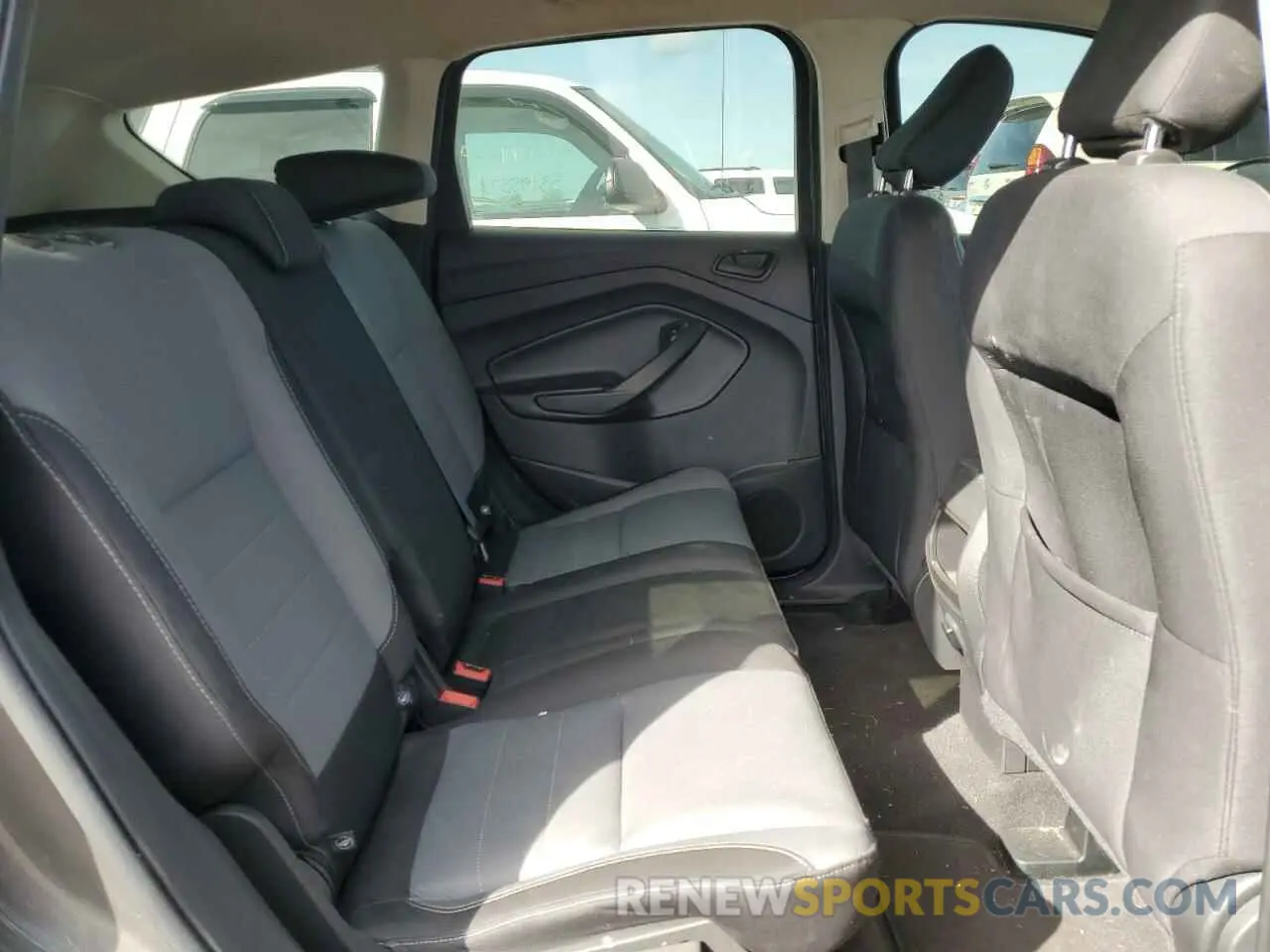 10 Photograph of a damaged car 1FMCU0F73KUB01921 FORD ESCAPE 2019