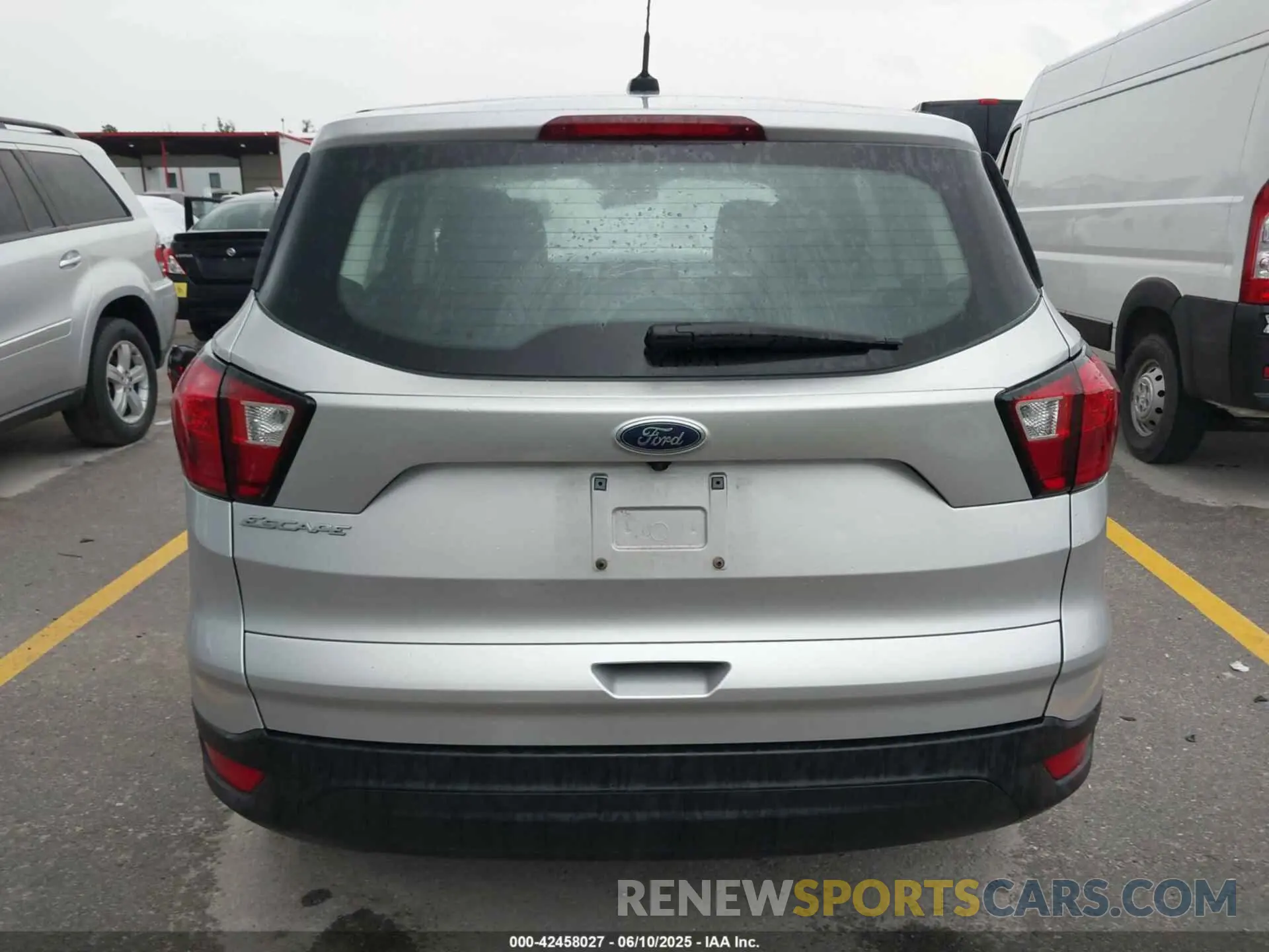 17 Photograph of a damaged car 1FMCU0F73KUB26236 FORD ESCAPE 2019