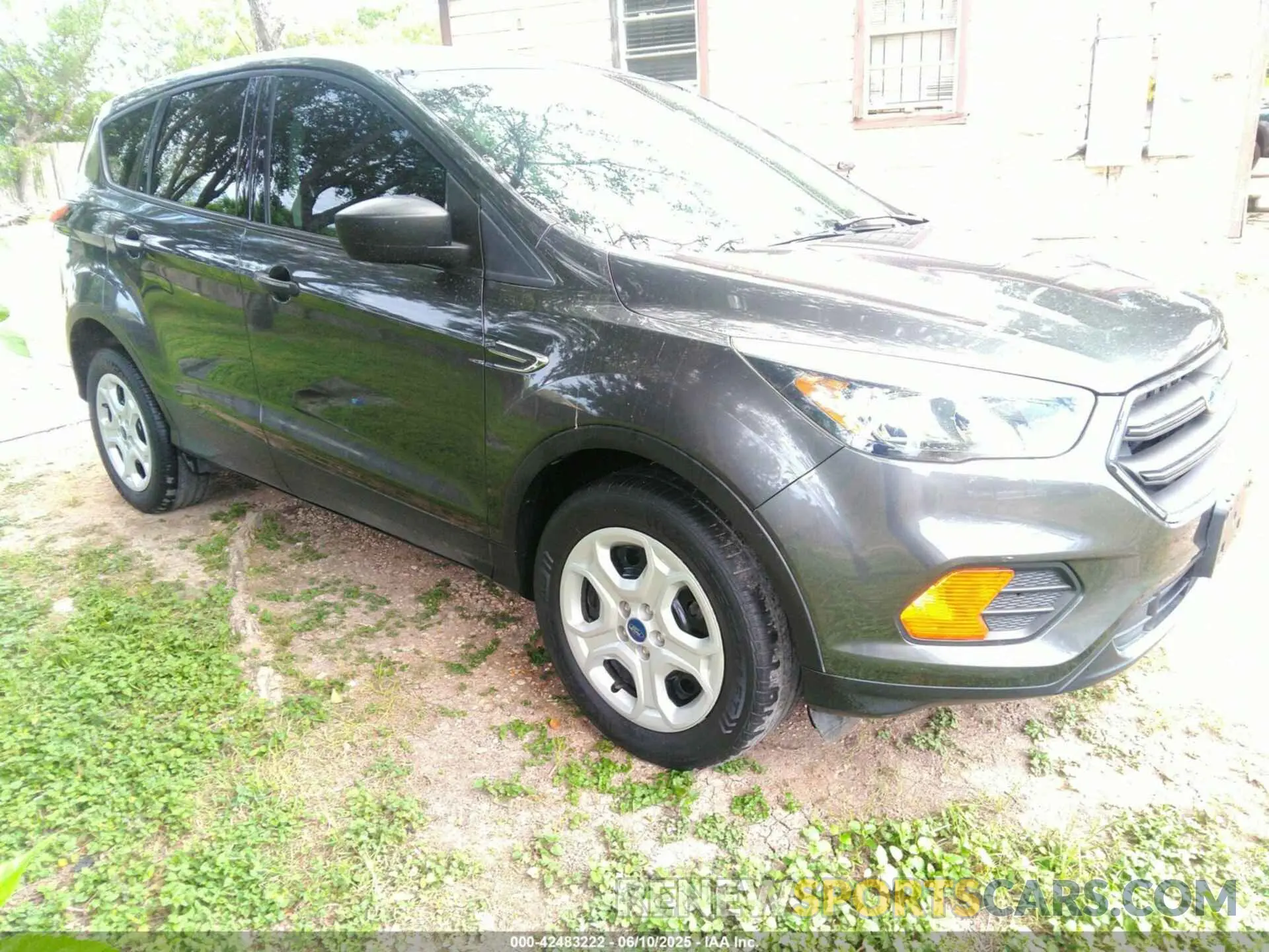 1 Photograph of a damaged car 1FMCU0F73KUC25400 FORD ESCAPE 2019