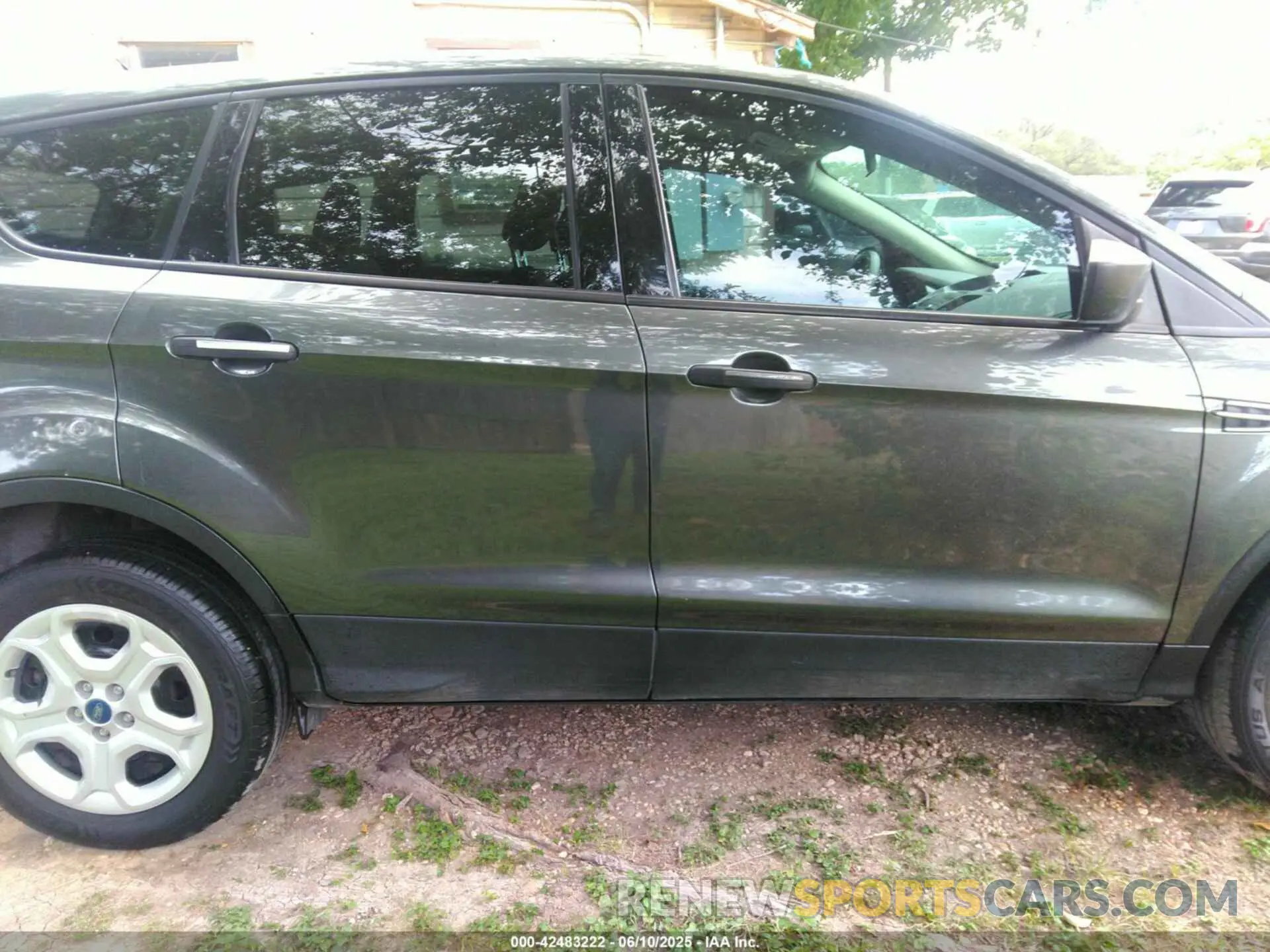 13 Photograph of a damaged car 1FMCU0F73KUC25400 FORD ESCAPE 2019