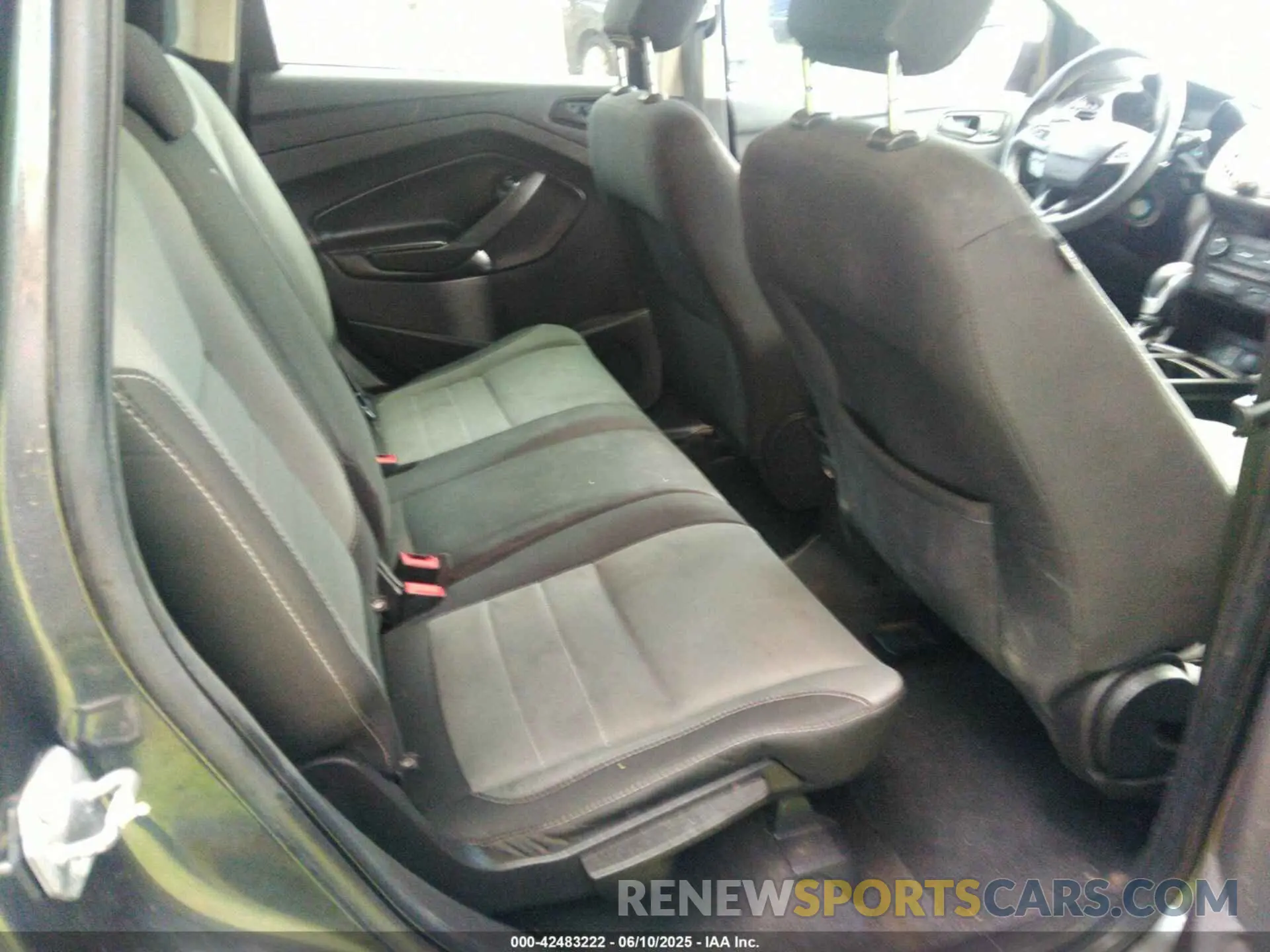 8 Photograph of a damaged car 1FMCU0F73KUC25400 FORD ESCAPE 2019