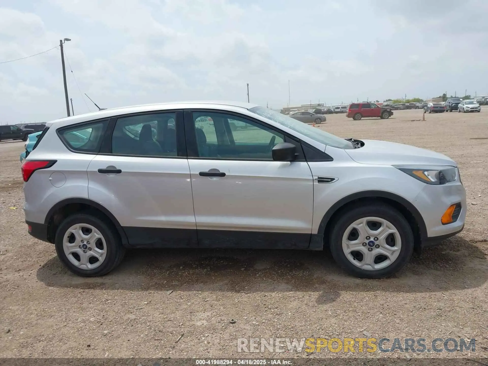 13 Фотография поврежденного автомобиля 1FMCU0F74KUA17686 FORD ESCAPE 2019