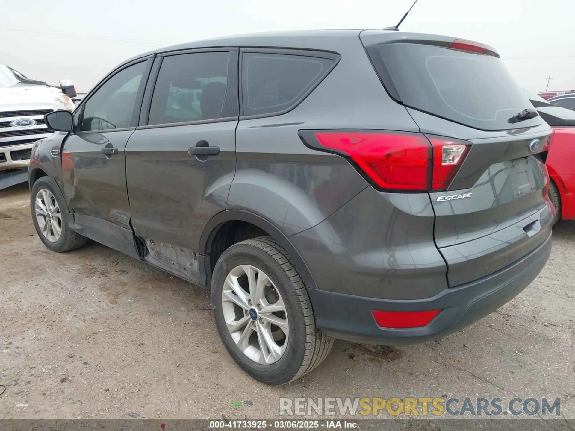 3 Фотография поврежденного автомобиля 1FMCU0F74KUB26214 FORD ESCAPE 2019