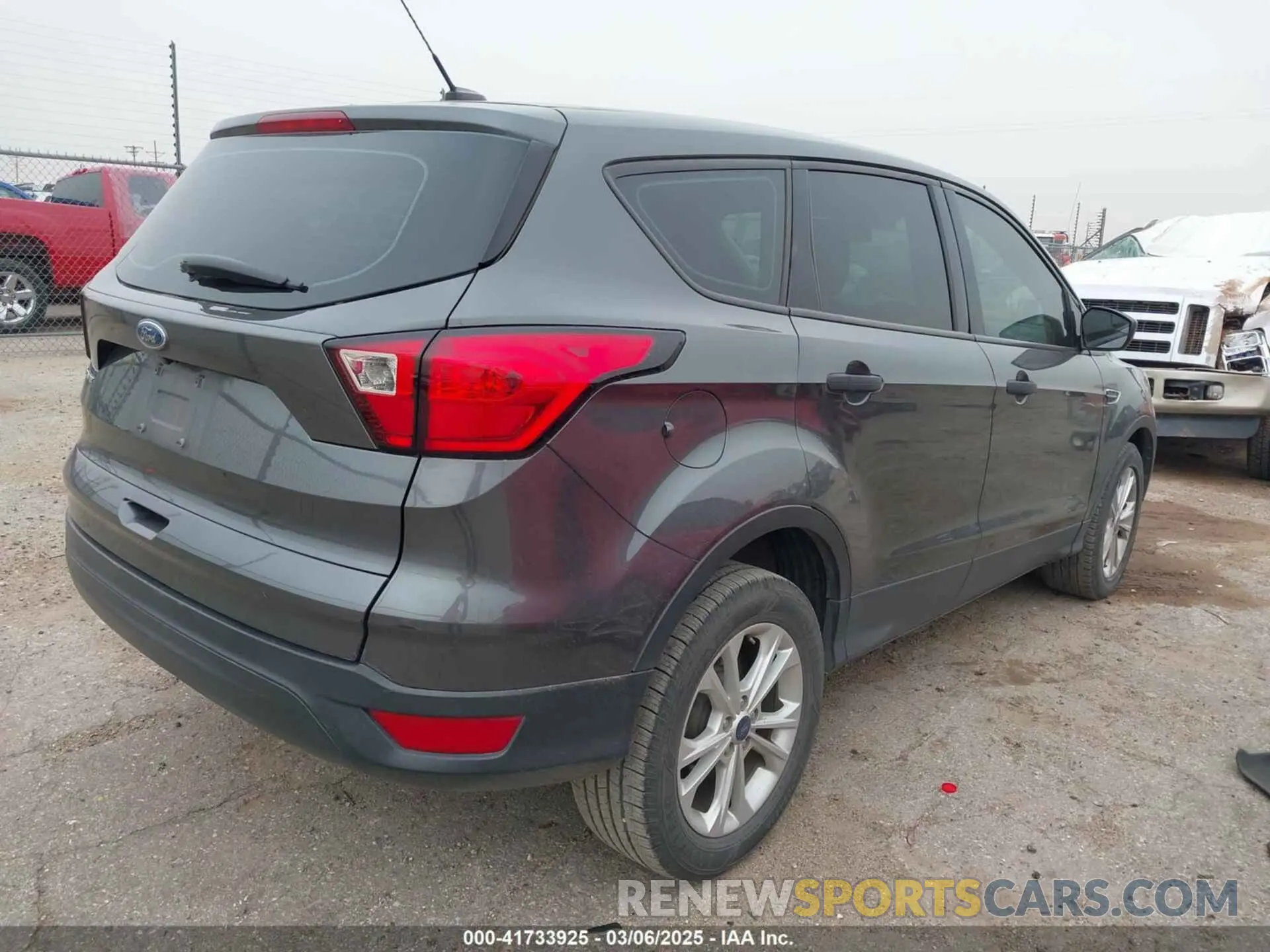 4 Фотография поврежденного автомобиля 1FMCU0F74KUB26214 FORD ESCAPE 2019
