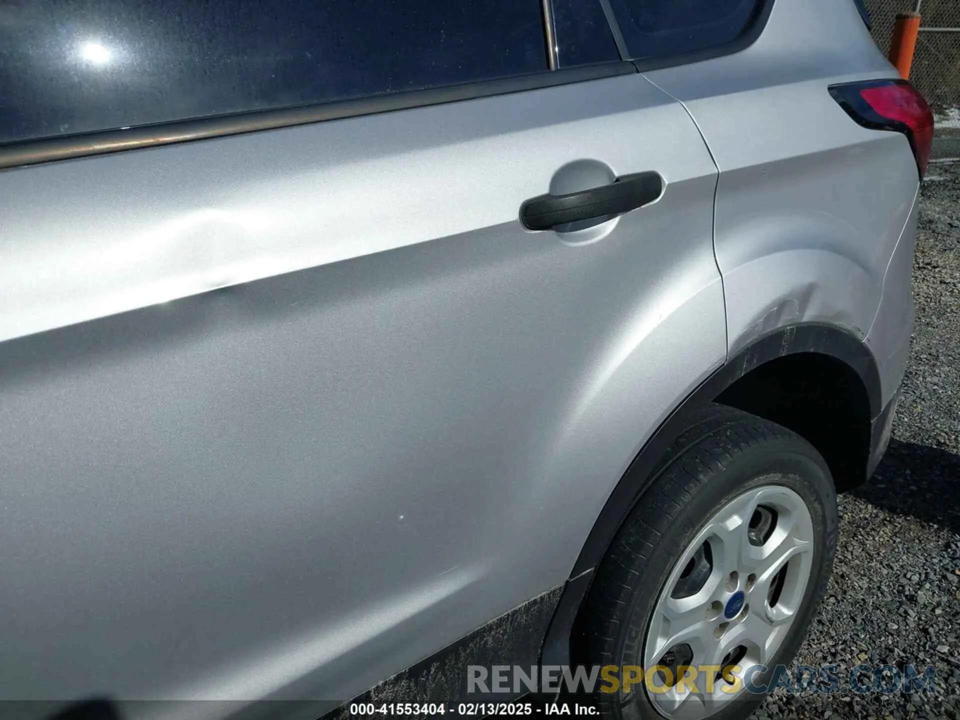 17 Photograph of a damaged car 1FMCU0F74KUB45314 FORD ESCAPE 2019