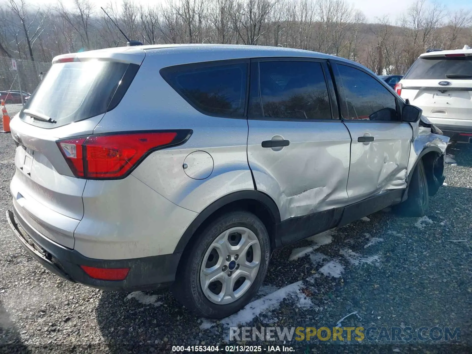 4 Photograph of a damaged car 1FMCU0F74KUB45314 FORD ESCAPE 2019
