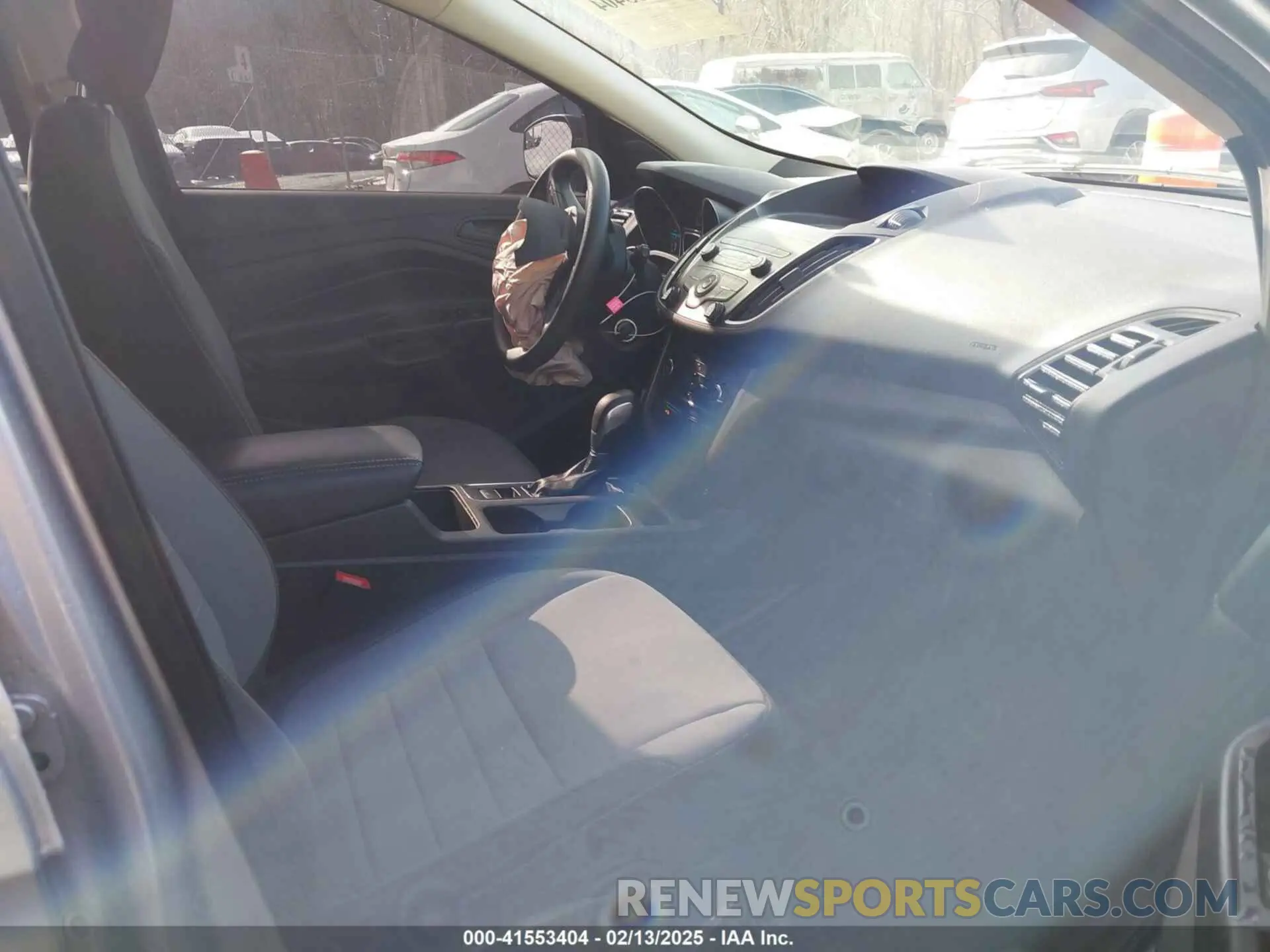 5 Photograph of a damaged car 1FMCU0F74KUB45314 FORD ESCAPE 2019