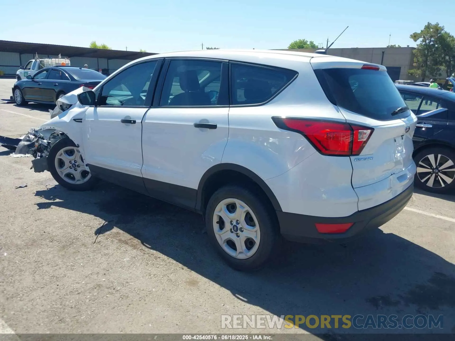 3 Photograph of a damaged car 1FMCU0F74KUB63022 FORD ESCAPE 2019