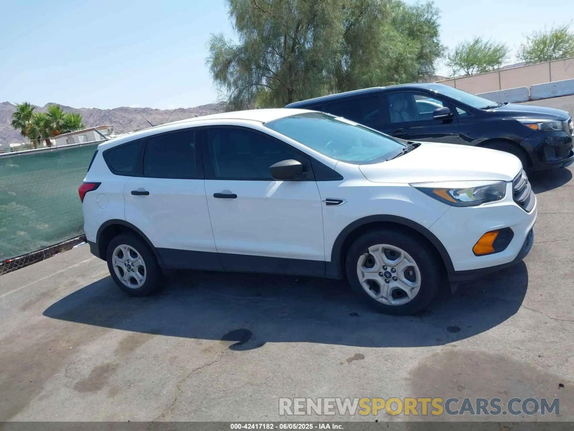 13 Photograph of a damaged car 1FMCU0F75KUB11723 FORD ESCAPE 2019