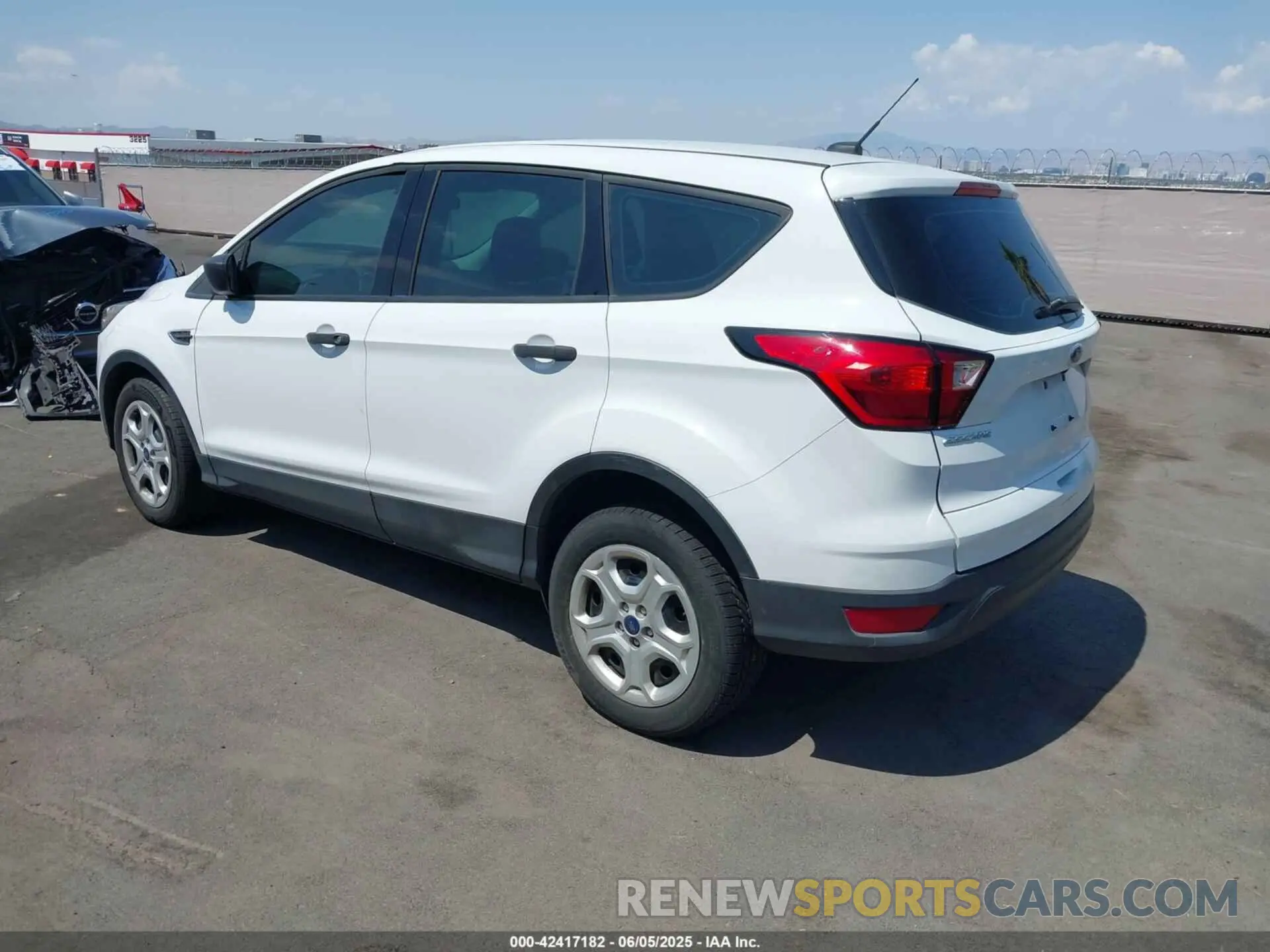 3 Photograph of a damaged car 1FMCU0F75KUB11723 FORD ESCAPE 2019