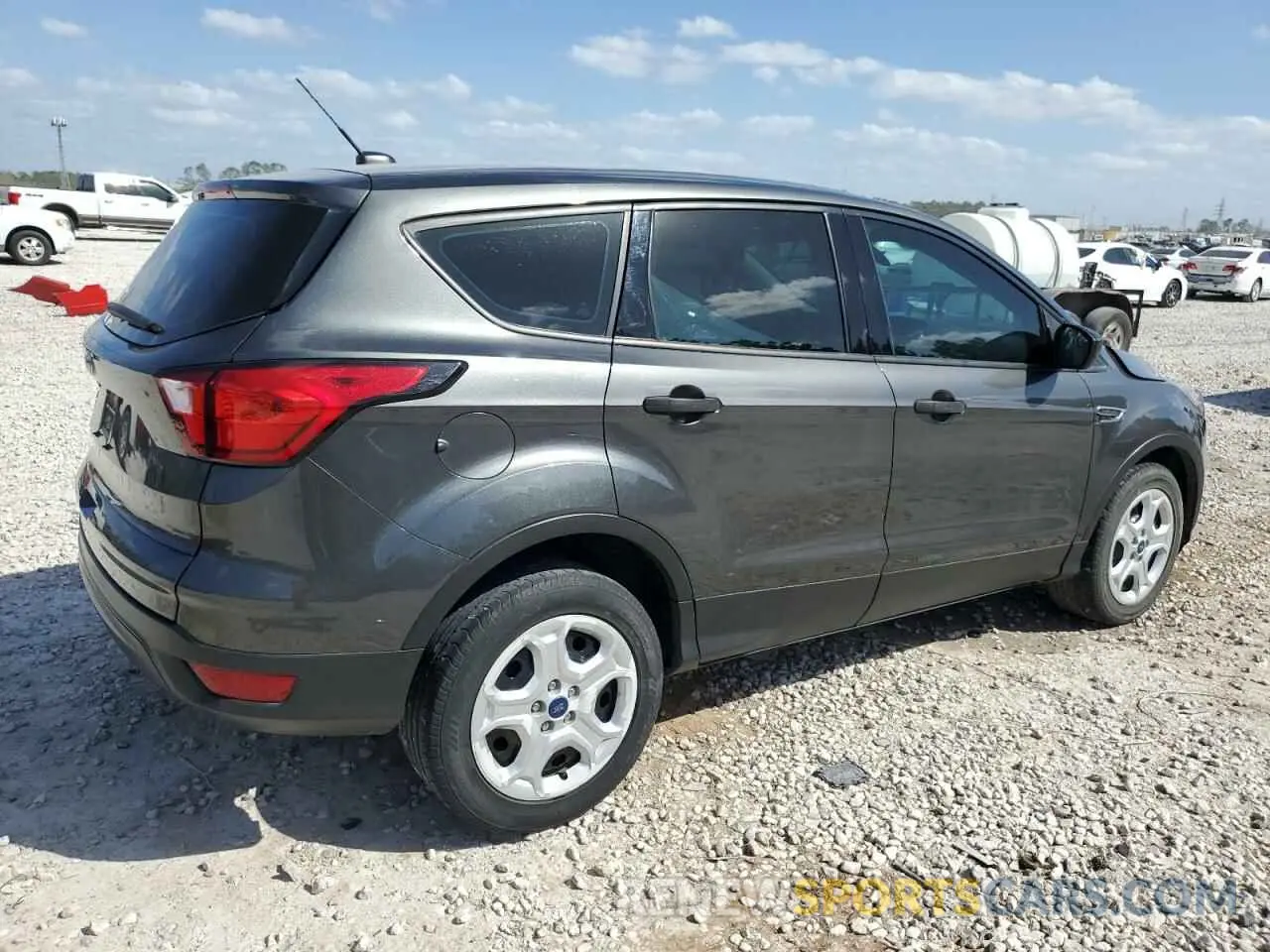 3 Фотография поврежденного автомобиля 1FMCU0F75KUB57553 FORD ESCAPE 2019
