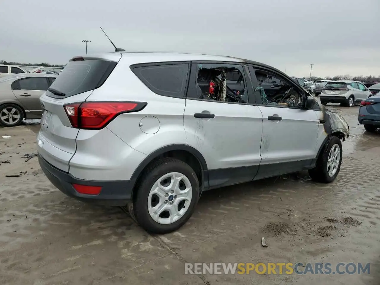 3 Фотография поврежденного автомобиля 1FMCU0F76KUA99601 FORD ESCAPE 2019