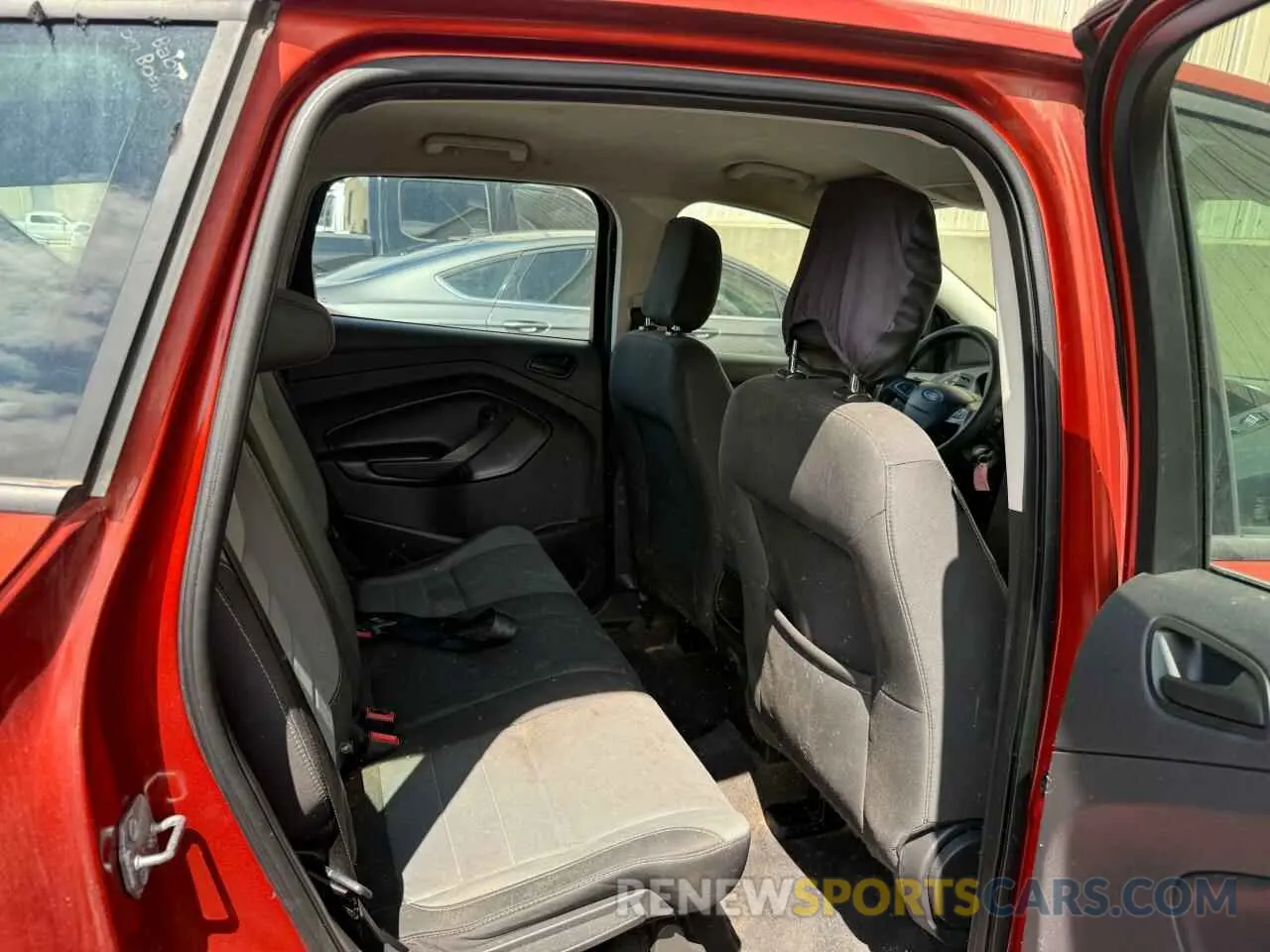 6 Photograph of a damaged car 1FMCU0F76KUB78010 FORD ESCAPE 2019