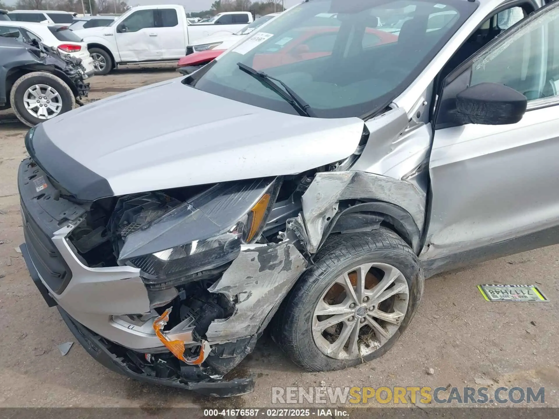 6 Photograph of a damaged car 1FMCU0F76KUB96023 FORD ESCAPE 2019