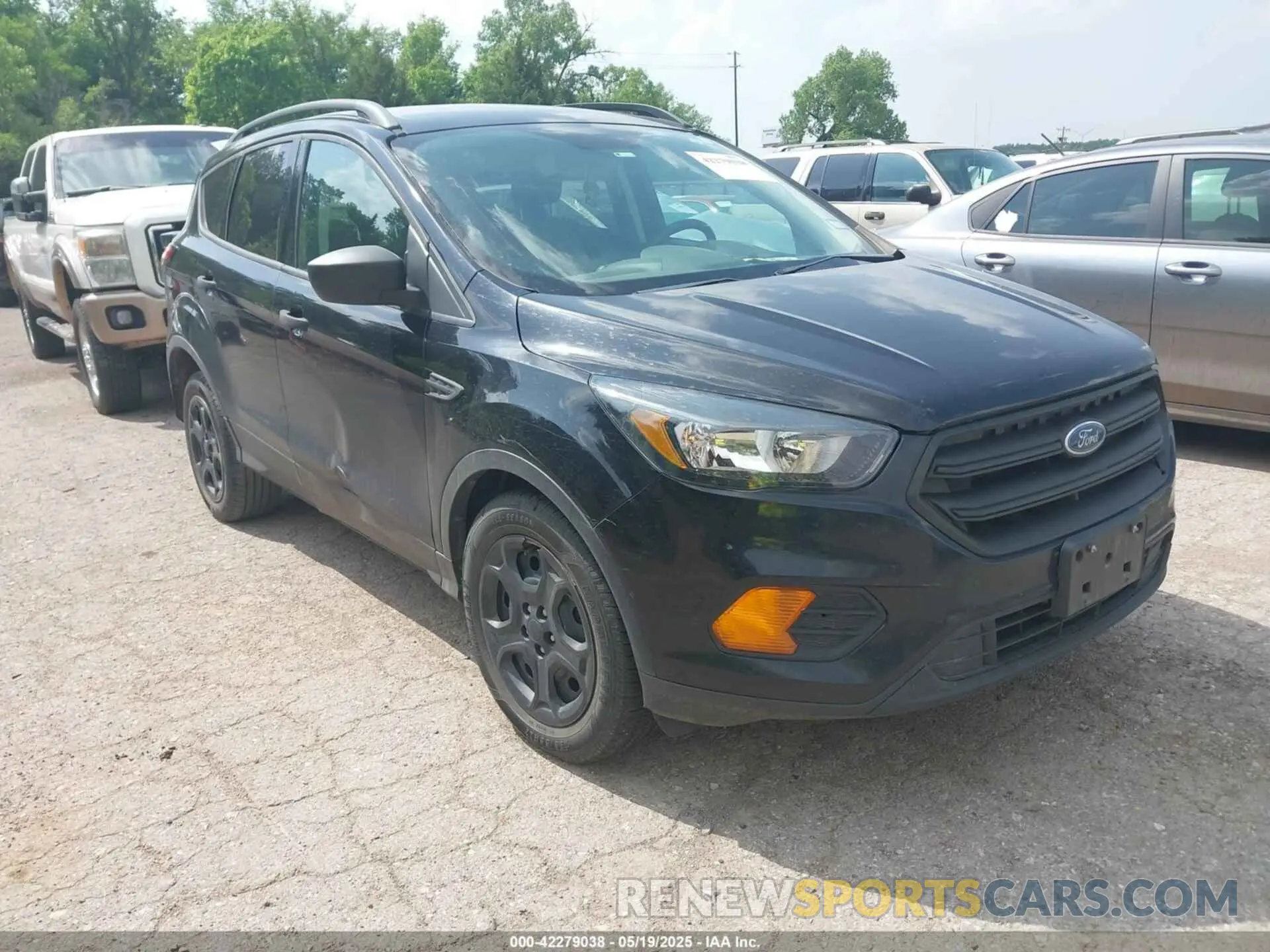 1 Photograph of a damaged car 1FMCU0F76KUC35970 FORD ESCAPE 2019