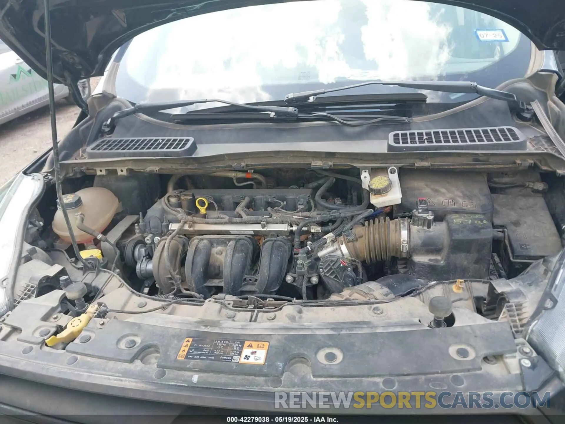 10 Photograph of a damaged car 1FMCU0F76KUC35970 FORD ESCAPE 2019