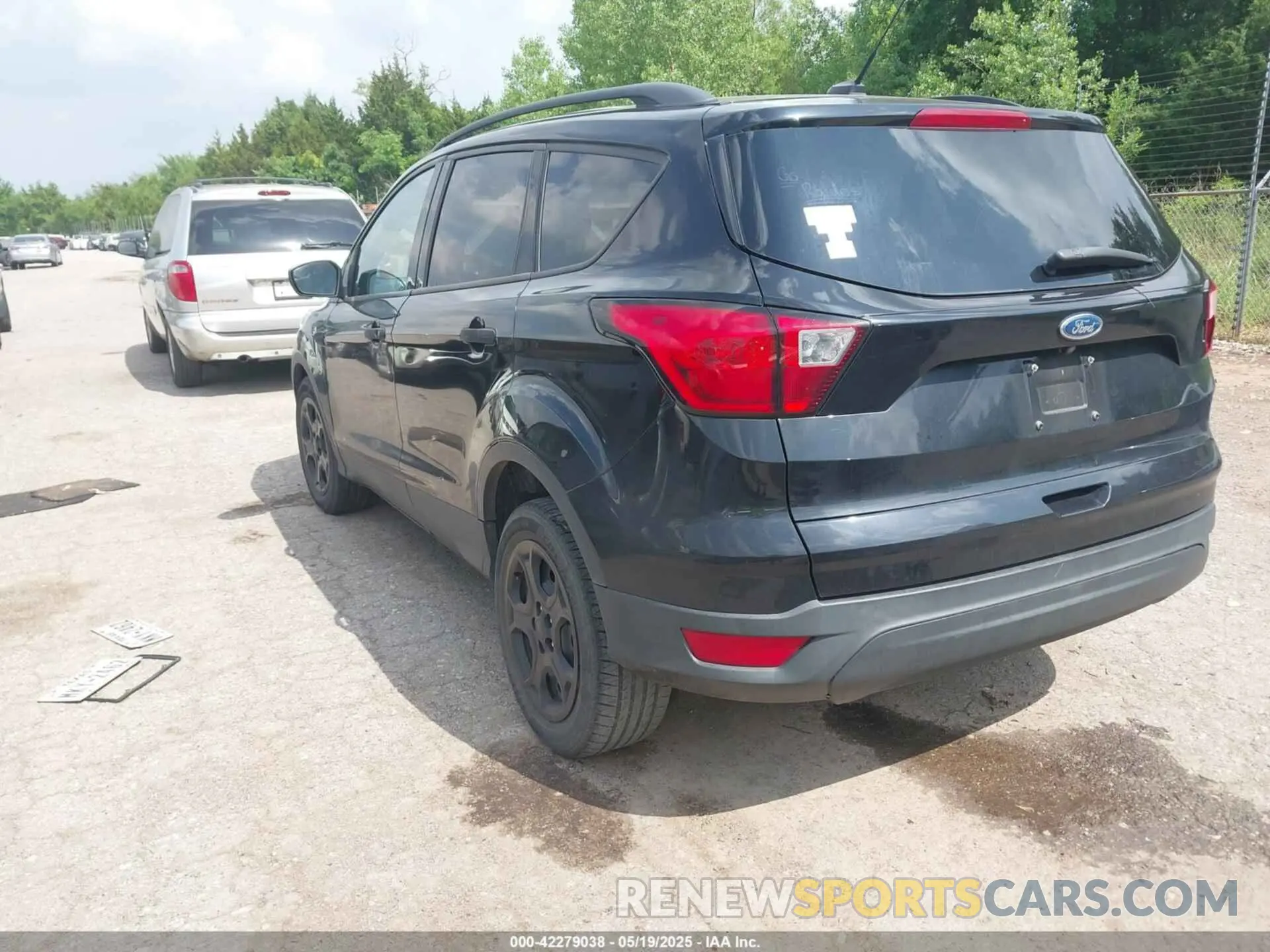 3 Photograph of a damaged car 1FMCU0F76KUC35970 FORD ESCAPE 2019