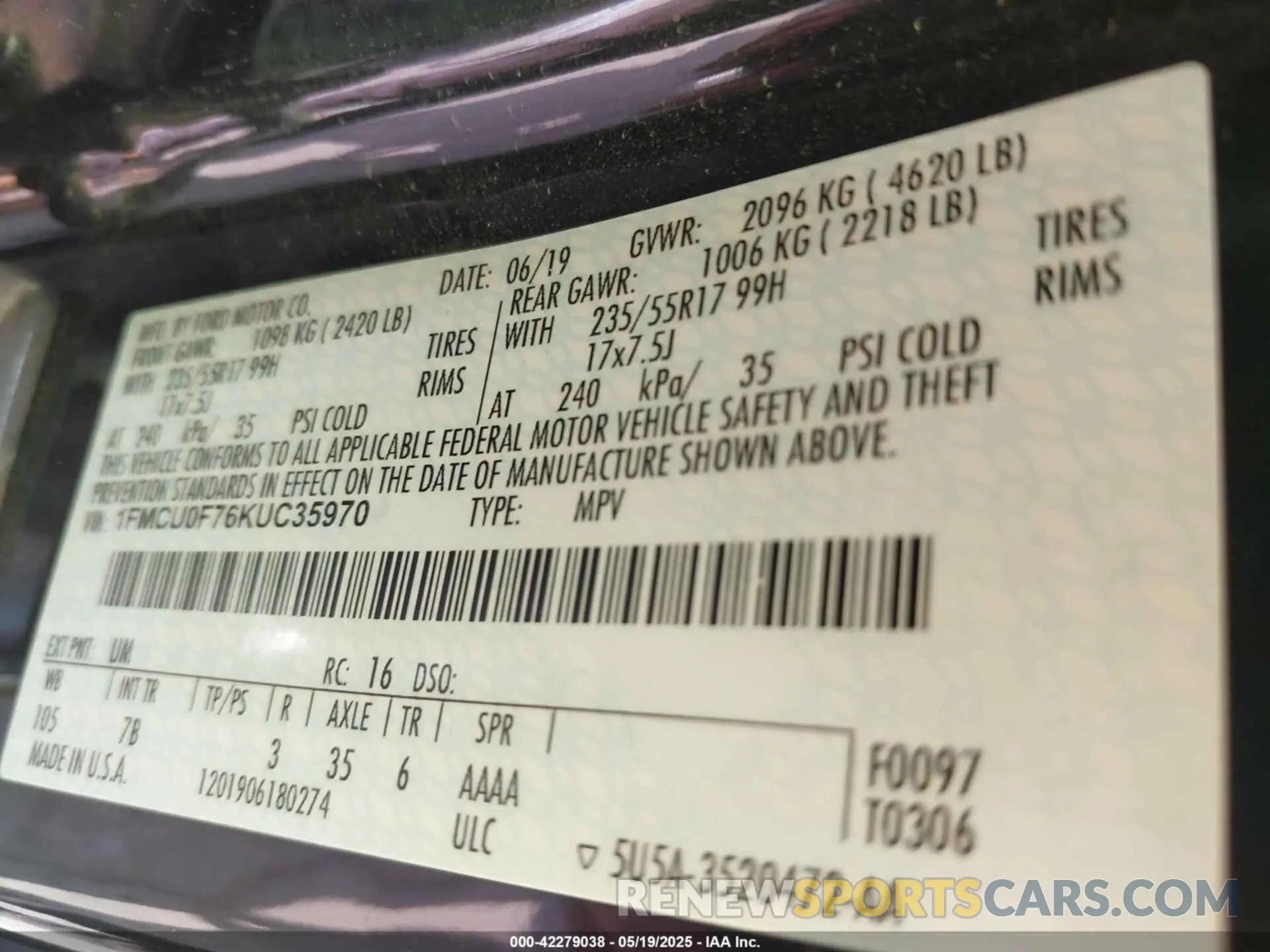 9 Photograph of a damaged car 1FMCU0F76KUC35970 FORD ESCAPE 2019