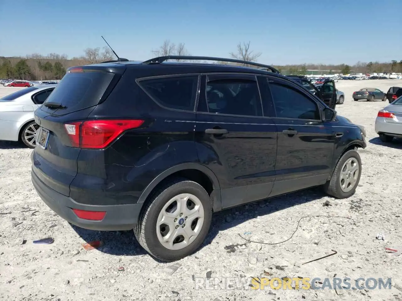 3 Фотография поврежденного автомобиля 1FMCU0F77KUA26382 FORD ESCAPE 2019