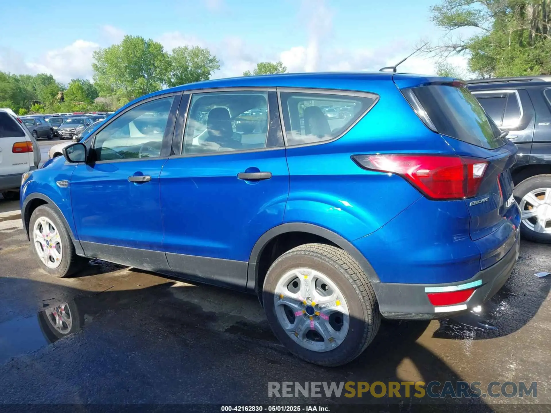 14 Photograph of a damaged car 1FMCU0F77KUB11691 FORD ESCAPE 2019