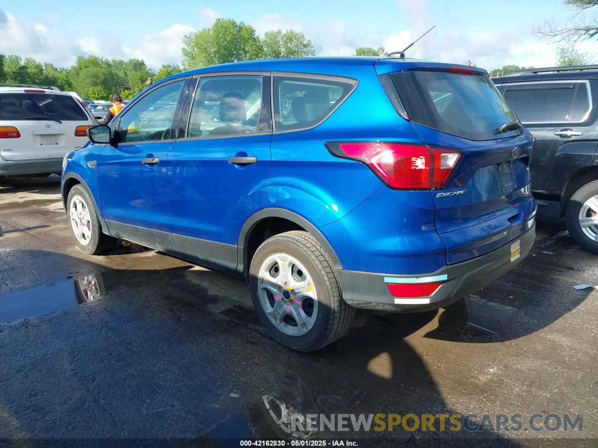 3 Photograph of a damaged car 1FMCU0F77KUB11691 FORD ESCAPE 2019