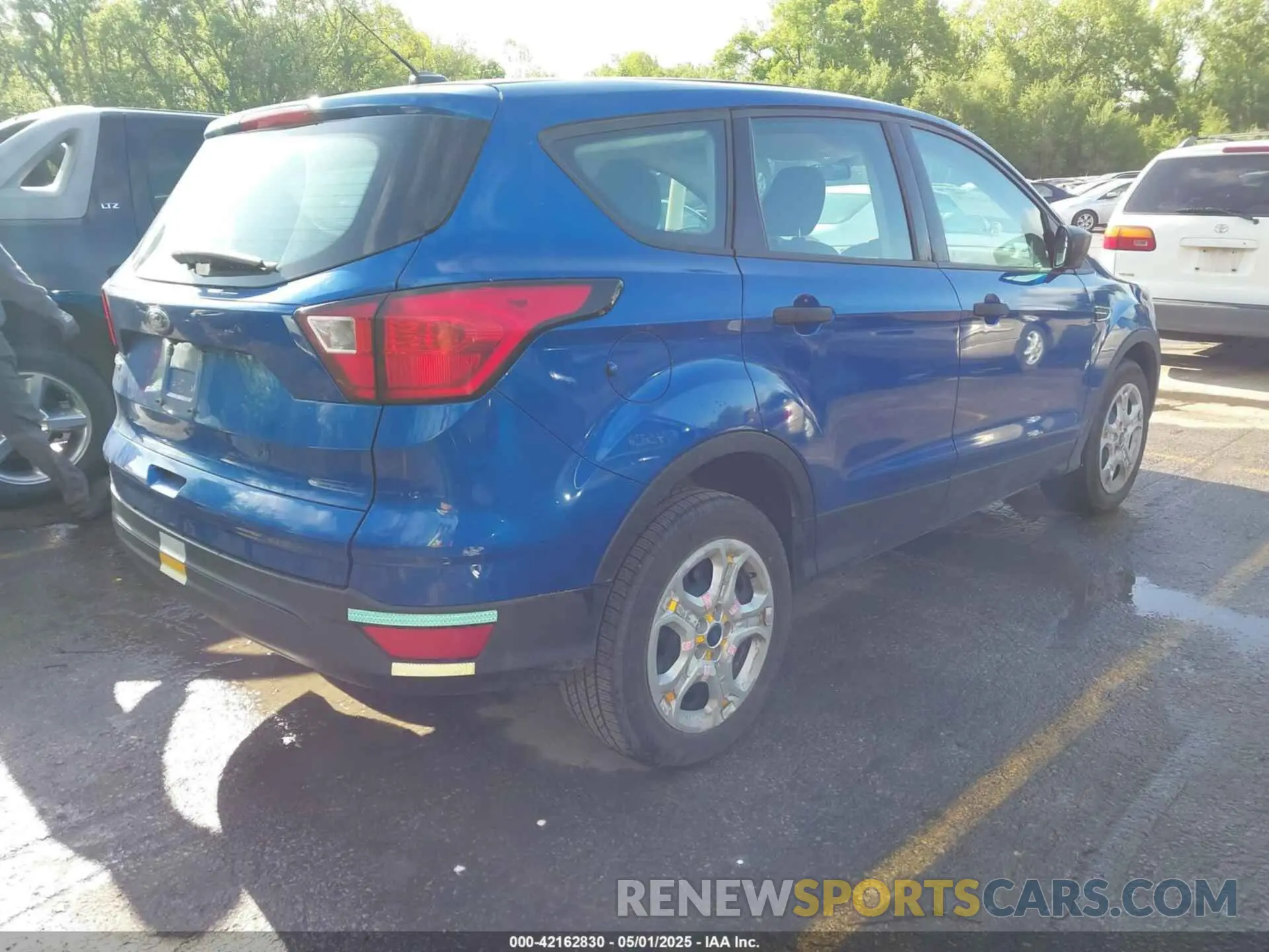 4 Photograph of a damaged car 1FMCU0F77KUB11691 FORD ESCAPE 2019