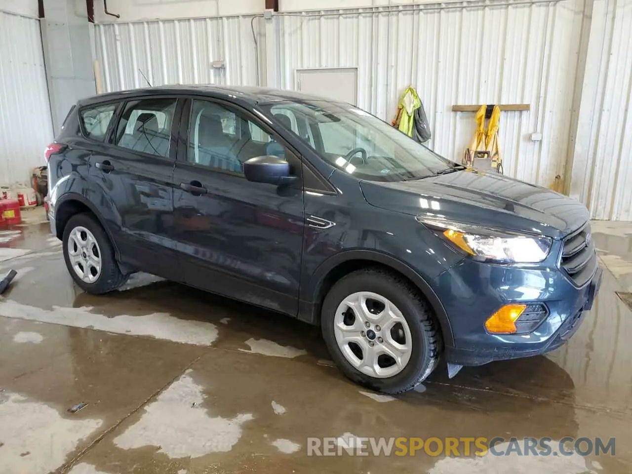 4 Photograph of a damaged car 1FMCU0F77KUB22352 FORD ESCAPE 2019