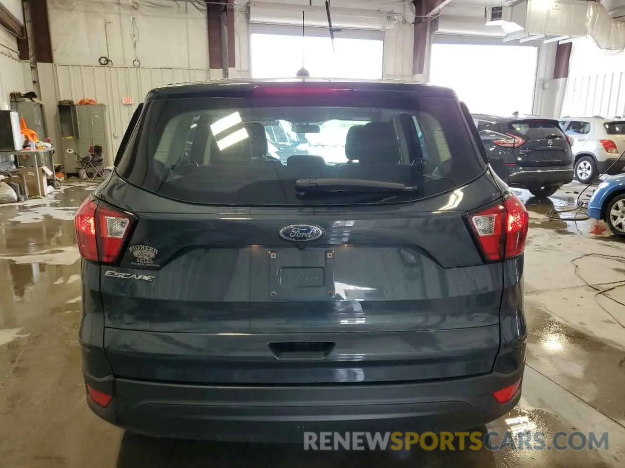 6 Photograph of a damaged car 1FMCU0F77KUB22352 FORD ESCAPE 2019