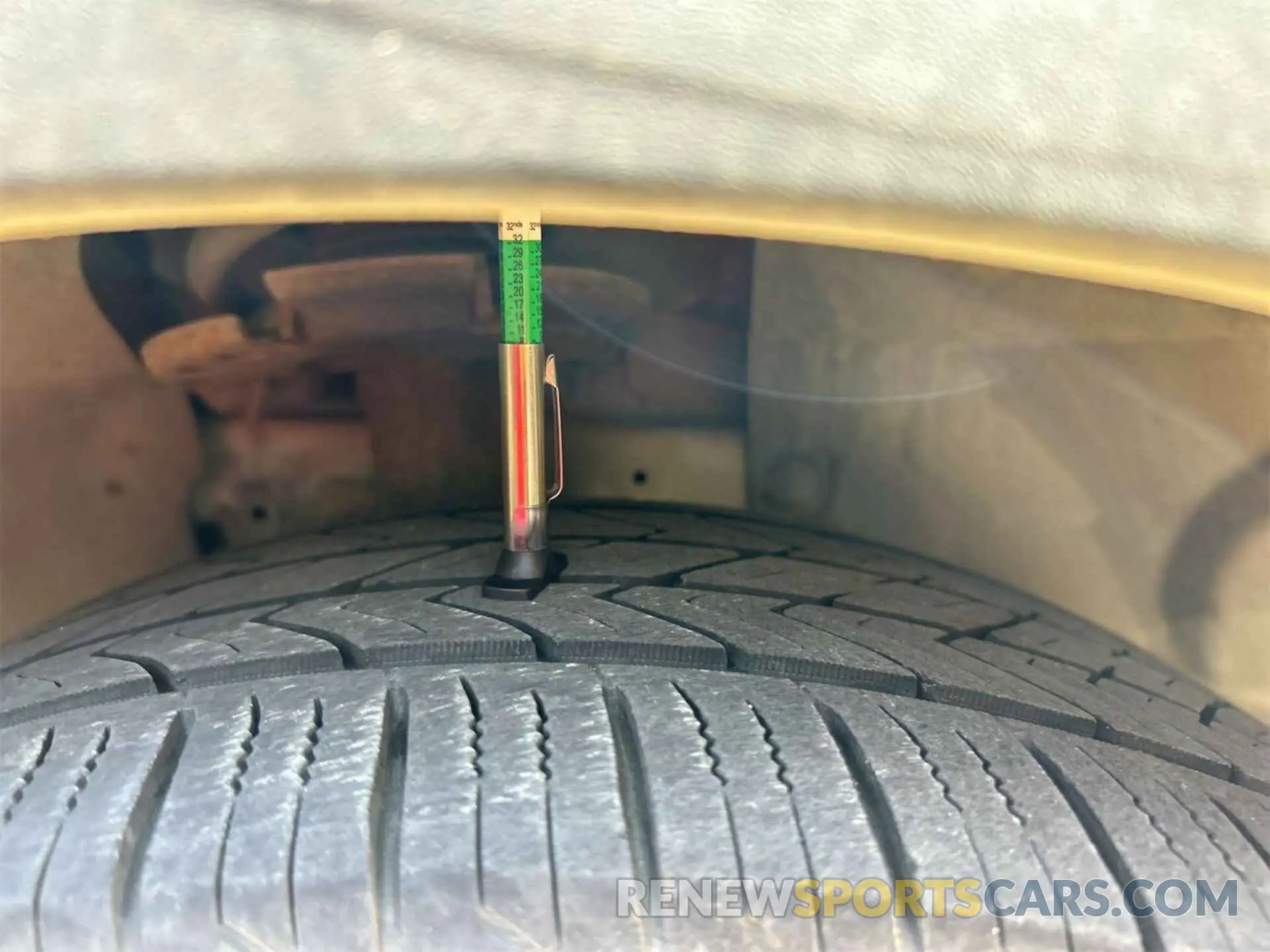 10 Photograph of a damaged car 1FMCU0F78KUA99745 FORD ESCAPE 2019