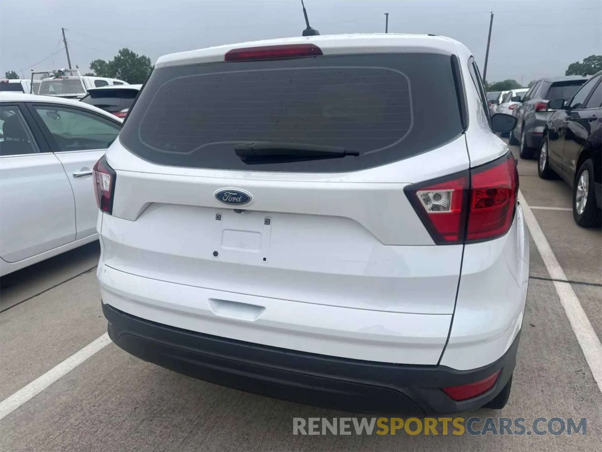 3 Photograph of a damaged car 1FMCU0F78KUA99745 FORD ESCAPE 2019
