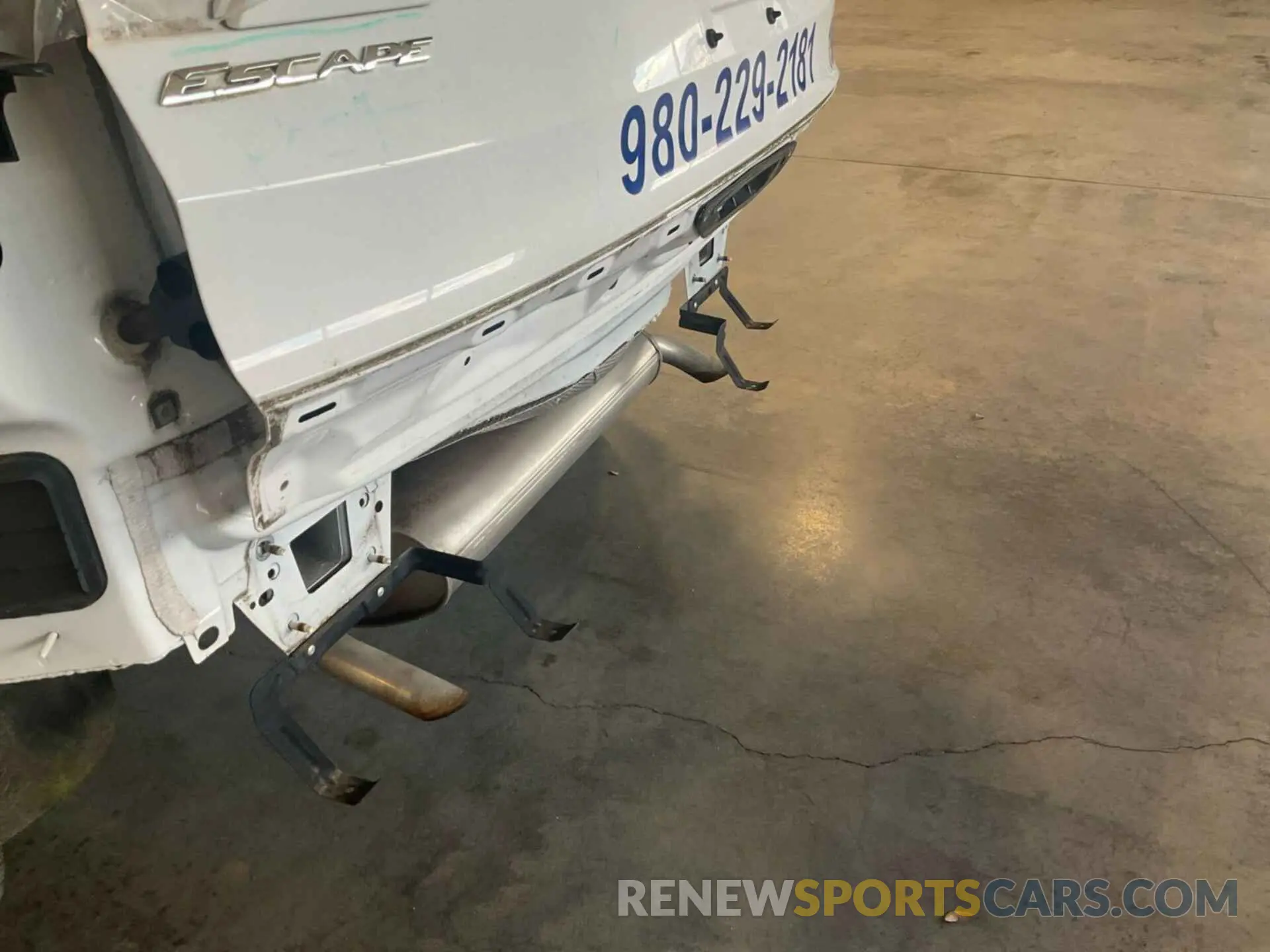 19 Photograph of a damaged car 1FMCU0F78KUB36454 FORD ESCAPE 2019