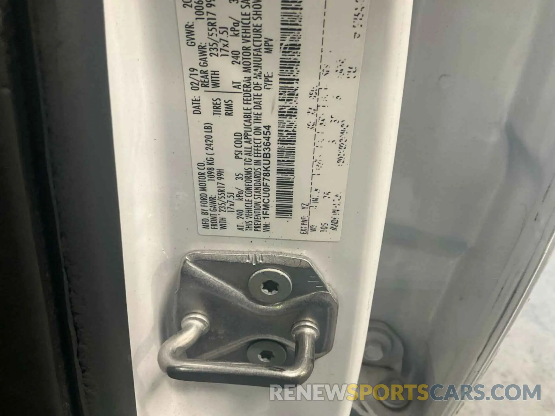 28 Photograph of a damaged car 1FMCU0F78KUB36454 FORD ESCAPE 2019