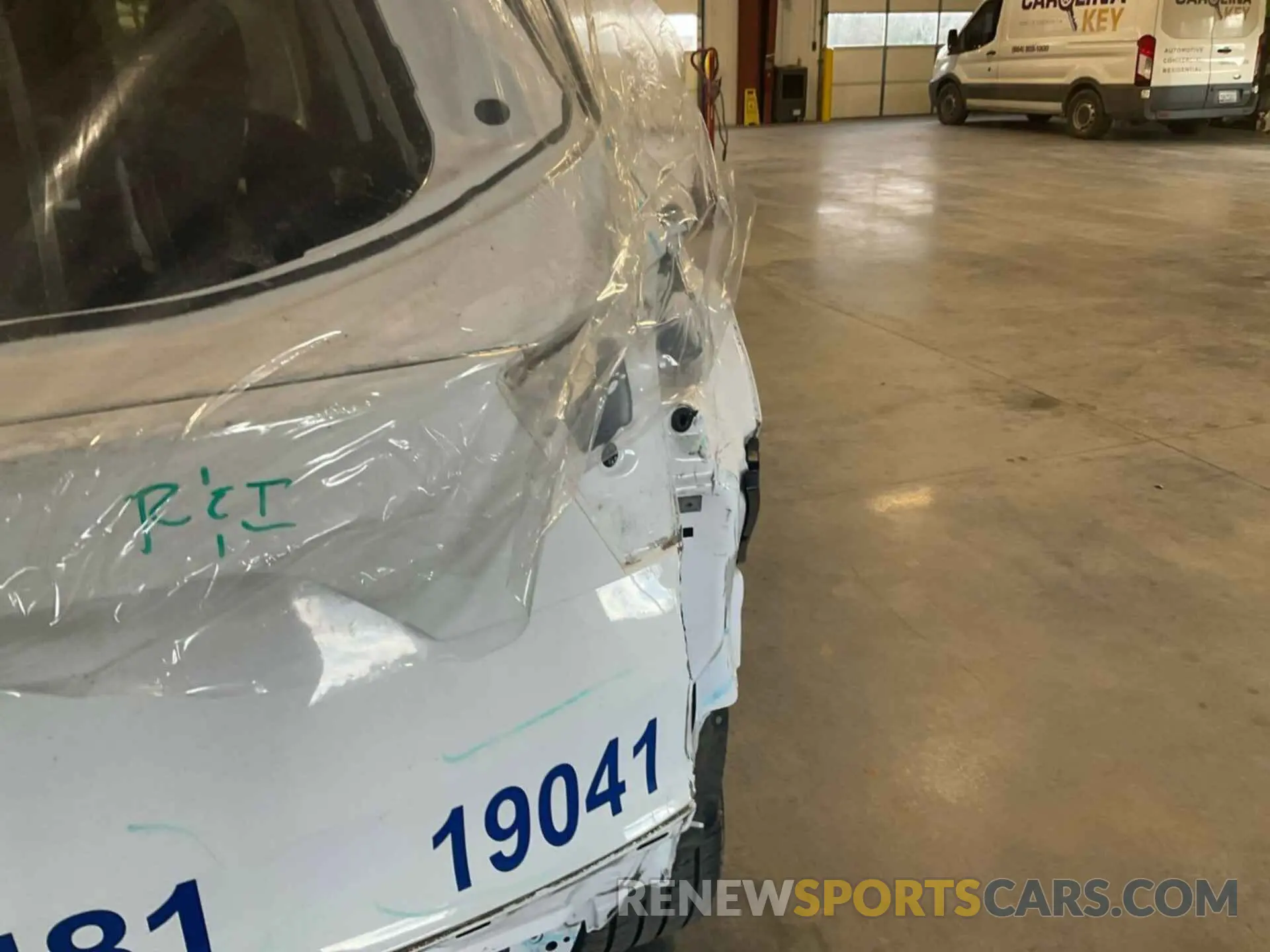 33 Photograph of a damaged car 1FMCU0F78KUB36454 FORD ESCAPE 2019