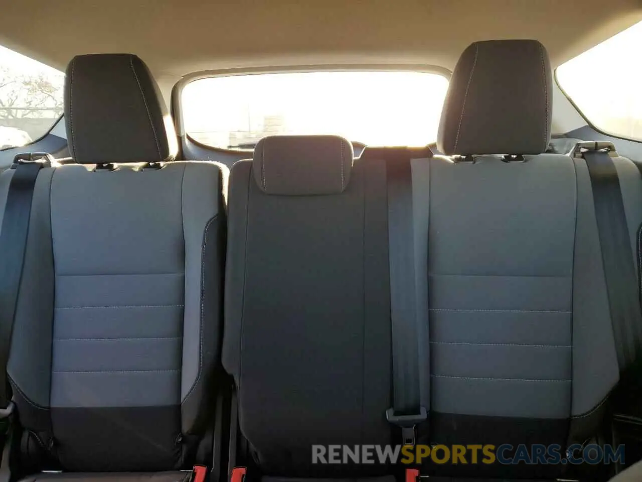 10 Photograph of a damaged car 1FMCU0F79KUA20325 FORD ESCAPE 2019