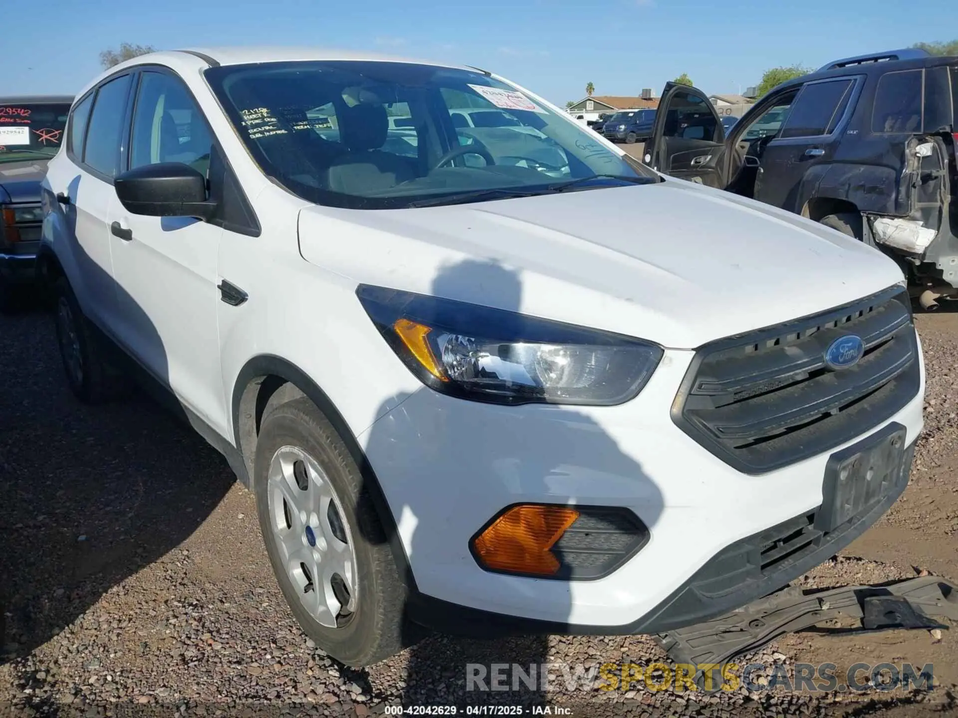 1 Photograph of a damaged car 1FMCU0F79KUB31442 FORD ESCAPE 2019