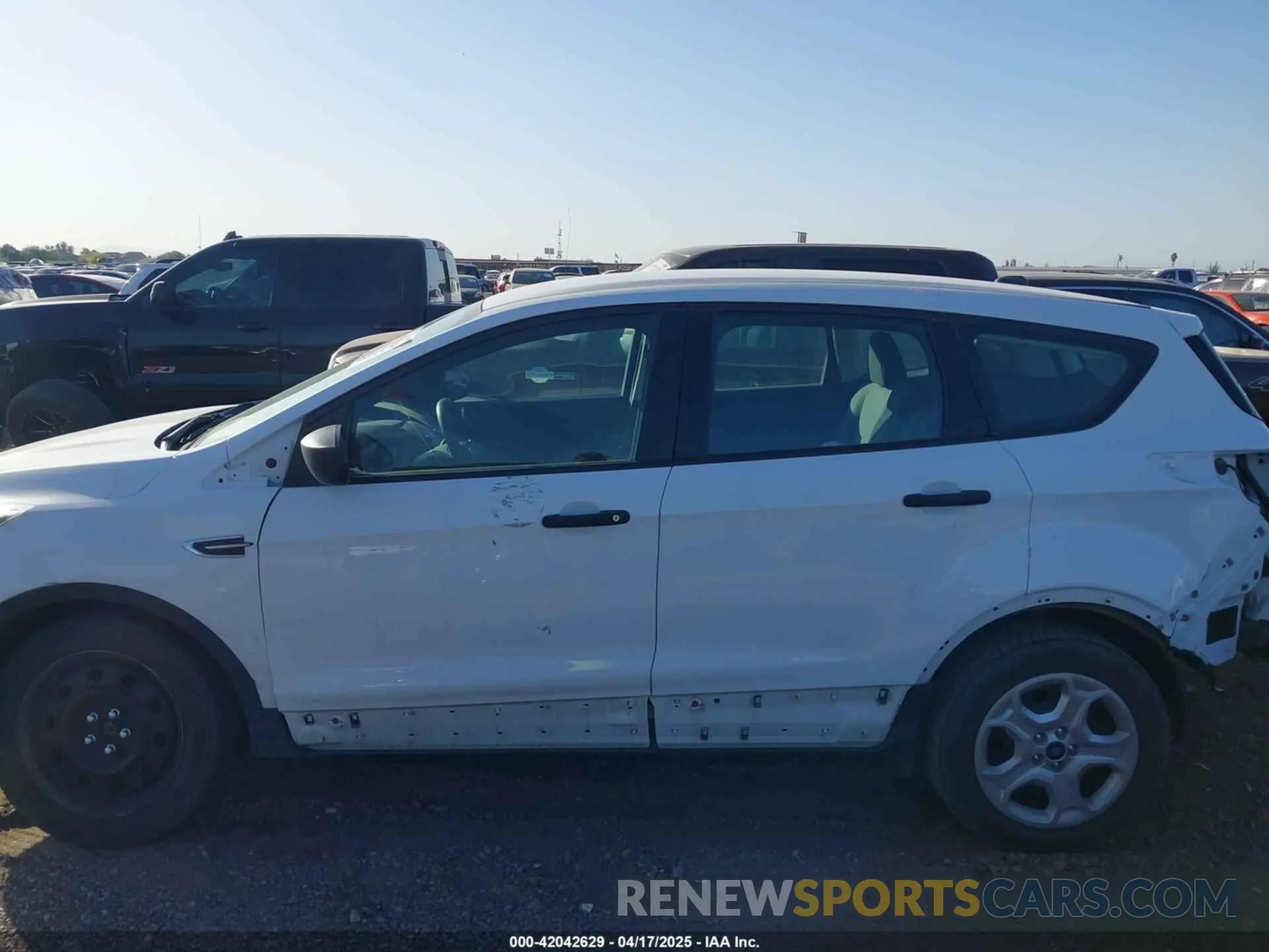 14 Photograph of a damaged car 1FMCU0F79KUB31442 FORD ESCAPE 2019