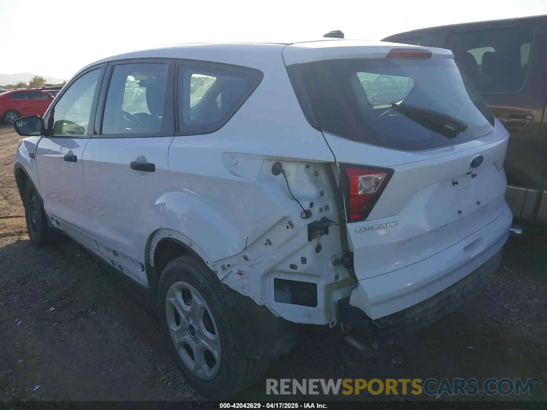3 Photograph of a damaged car 1FMCU0F79KUB31442 FORD ESCAPE 2019