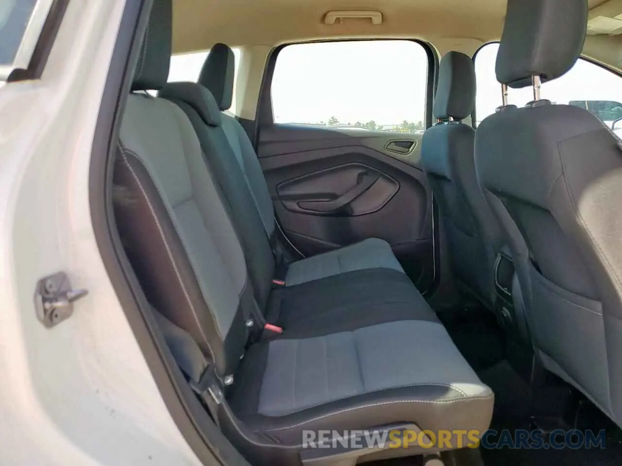 11 Photograph of a damaged car 1FMCU0F7XKUA62549 FORD ESCAPE 2019